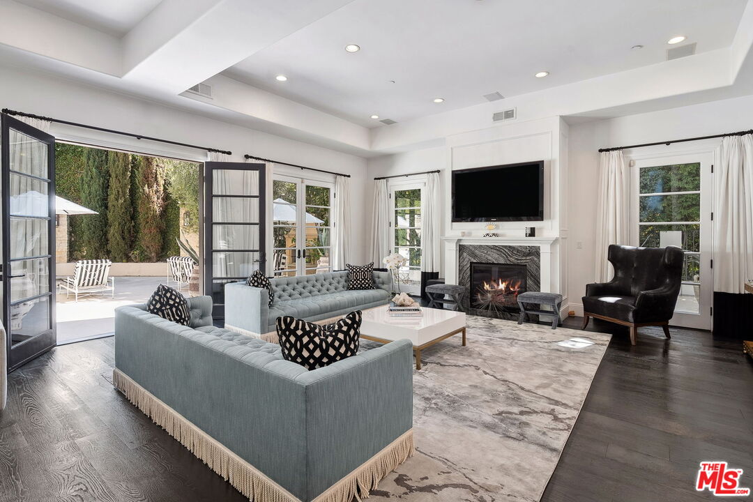 Beverly Hills Post Office, California, 90210, United States, 5 Bedrooms Bedrooms, ,6 BathroomsBathrooms,Residential,For Sale,1723543