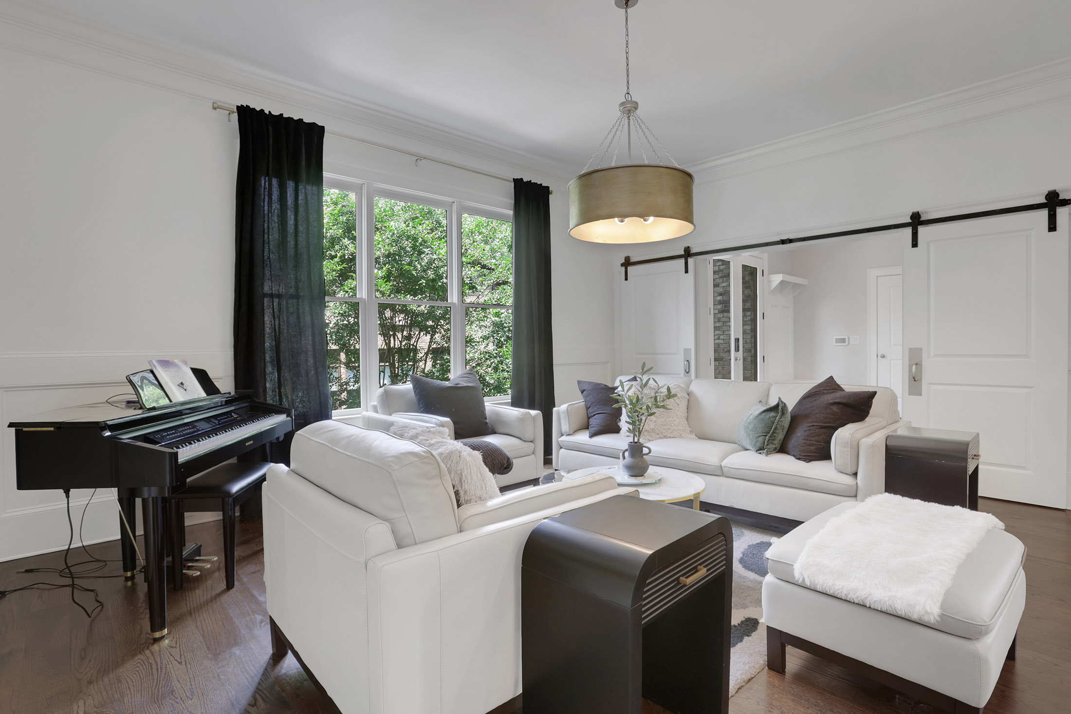  Sophisticated Brick Residence in Coveted Brookhaven Location - 物件實景