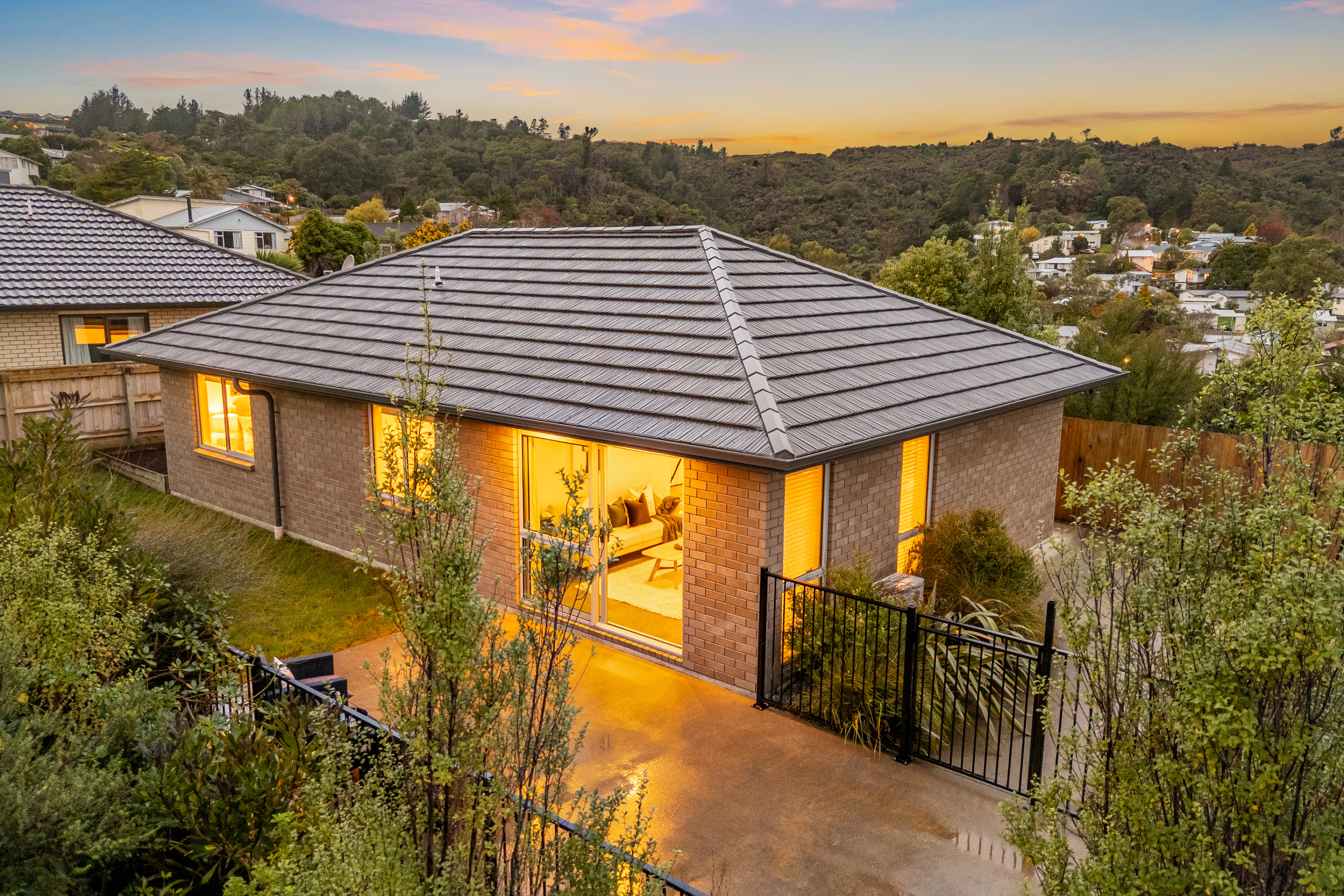  92 Sunstone Crescent, Timberlea, Upper Hutt - 物件實景