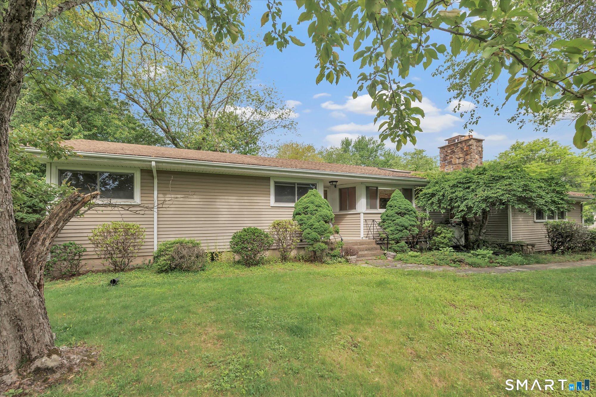 Trumbull, Connecticut, 06611, United States, 3 Bedrooms Bedrooms, ,2 BathroomsBathrooms,Residential,For Sale,2048685