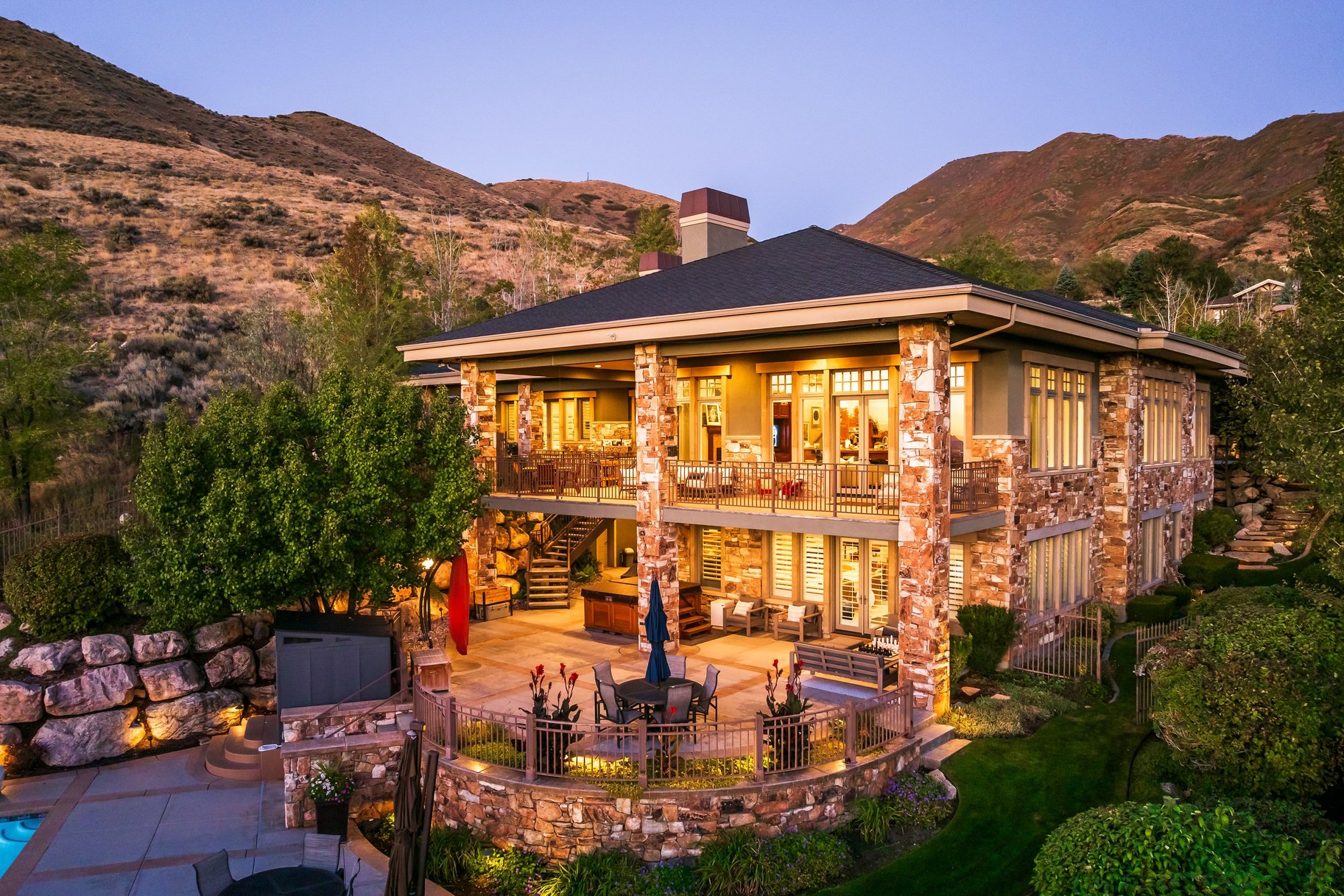  Timeless East Bench Craftsman Estate with Gated Entry, Expansive Light and Views - 物件實景
