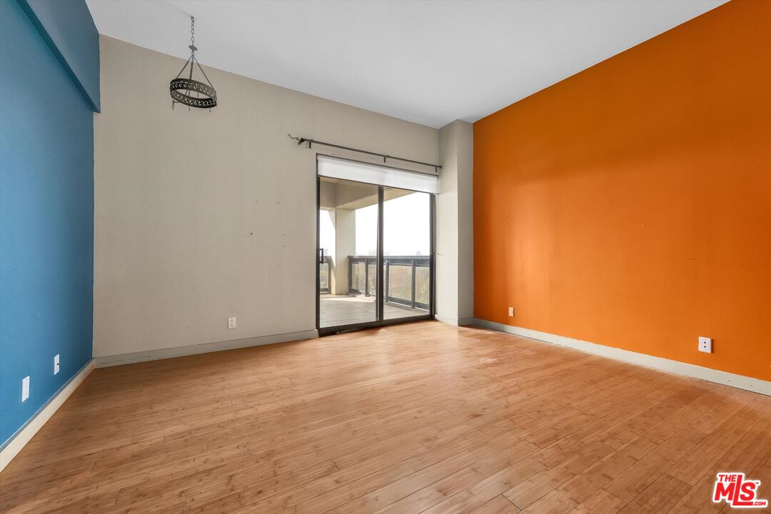 Los Angeles, California, 90024, United States, 2 Bedrooms Bedrooms, ,1 BathroomBathrooms,Residential,For Sale,1998471