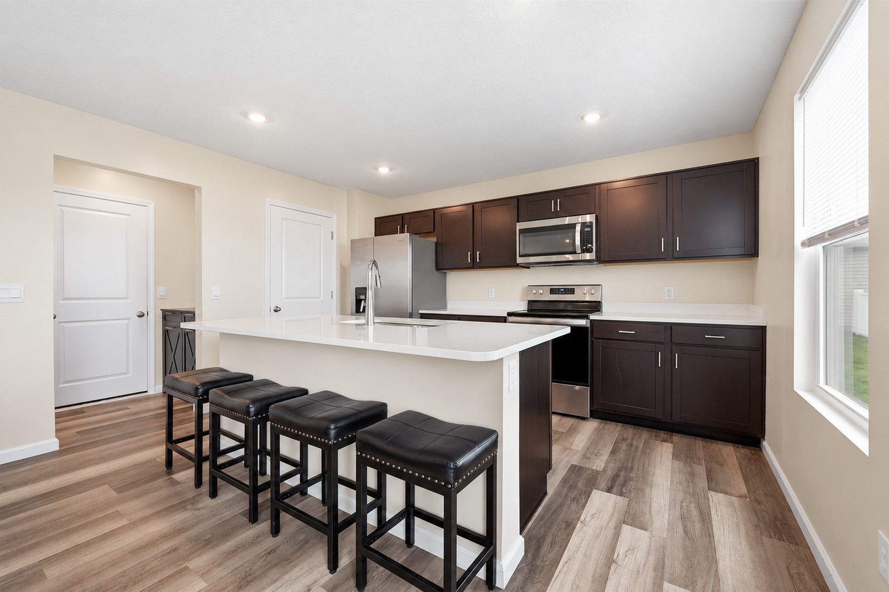  Well-Maintained 4 Bedroom Newer Built Home - 物件實景