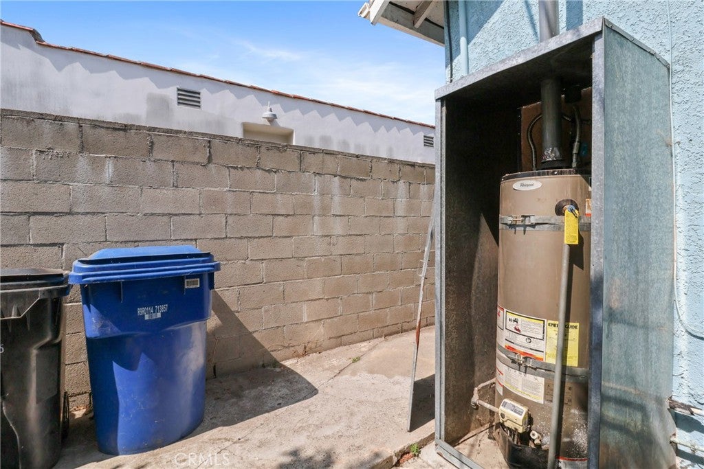 Los Angeles, California, 90016, United States, ,Residential,For Sale,1892903