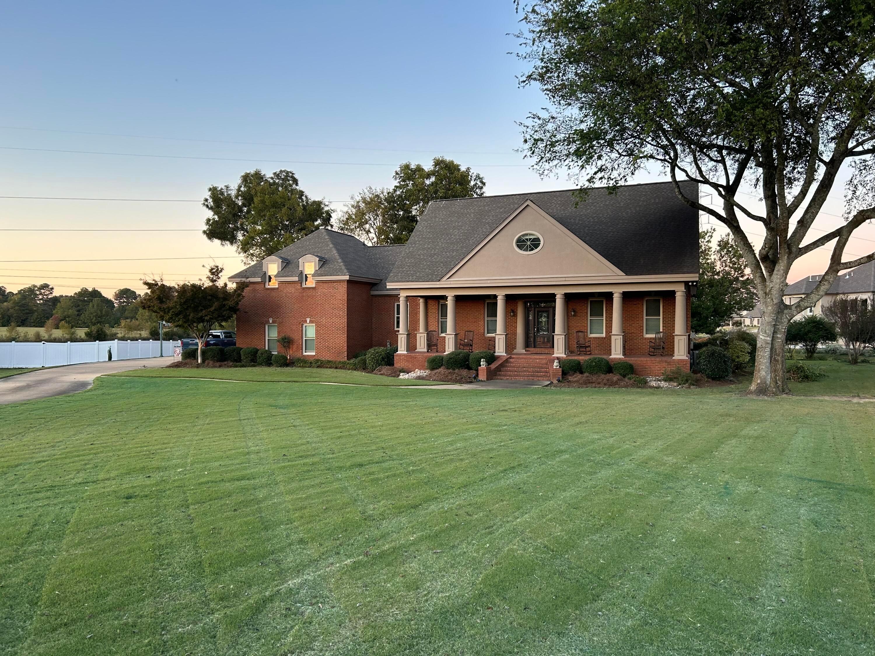 Tupelo, Mississippi, 38801, United States, 4 Bedrooms Bedrooms, ,6 BathroomsBathrooms,Residential,For Sale,1787715