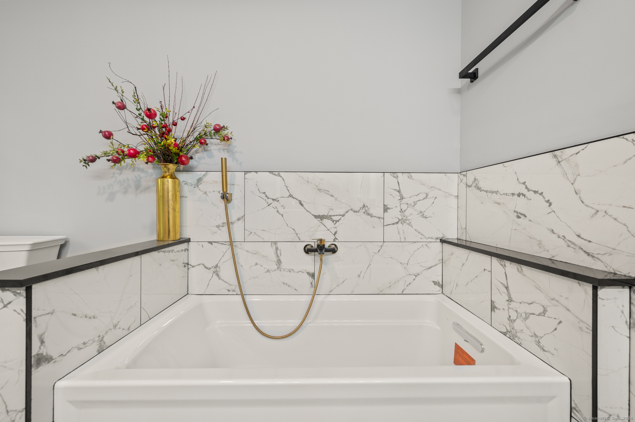 Simsbury, Connecticut, 06092, United States, 4 Bedrooms Bedrooms, ,3 BathroomsBathrooms,Residential,For Sale,1980448