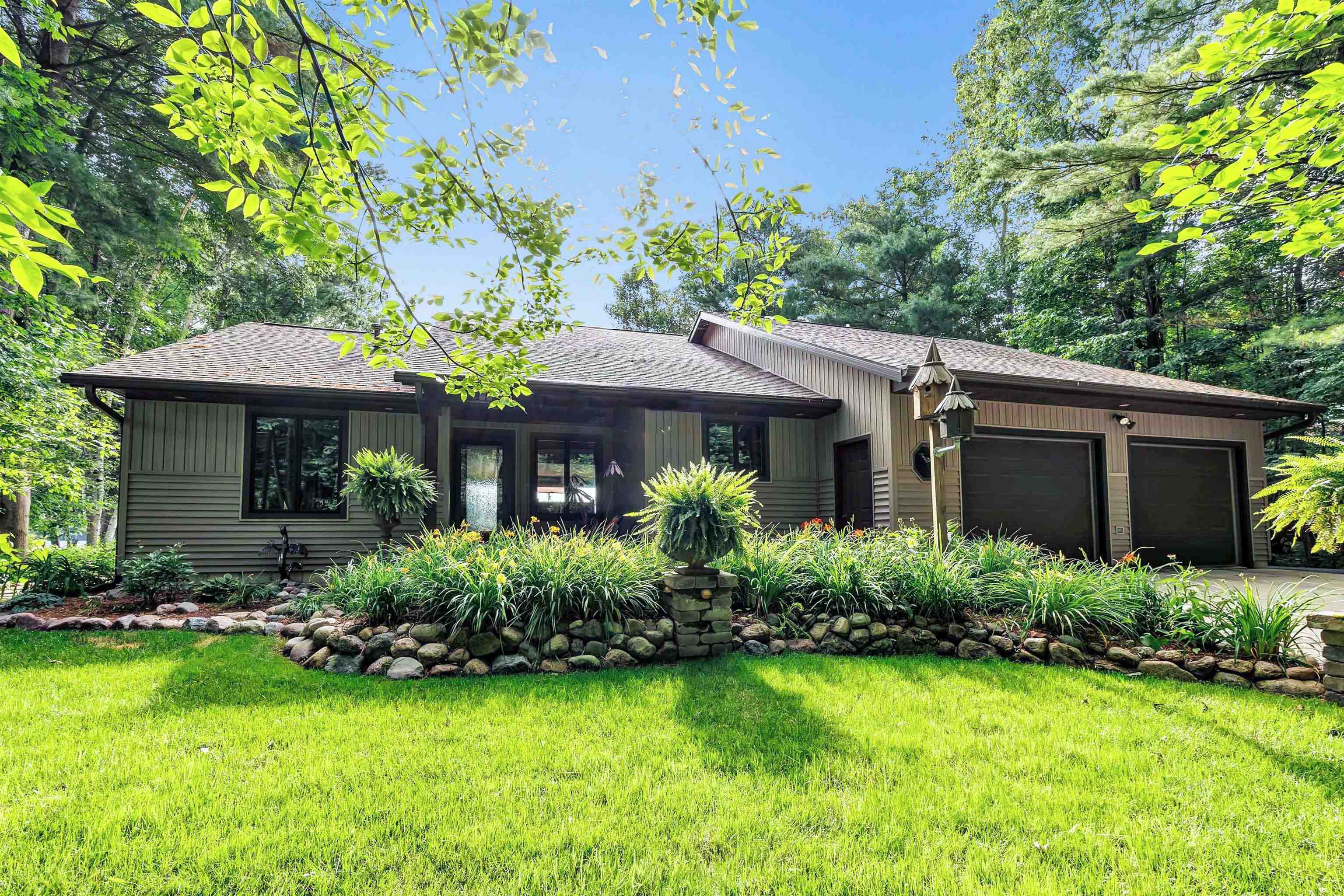 SHAWANO, Wisconsin, 54166, United States, 5 Bedrooms Bedrooms, ,3 BathroomsBathrooms,Residential,For Sale,1912460