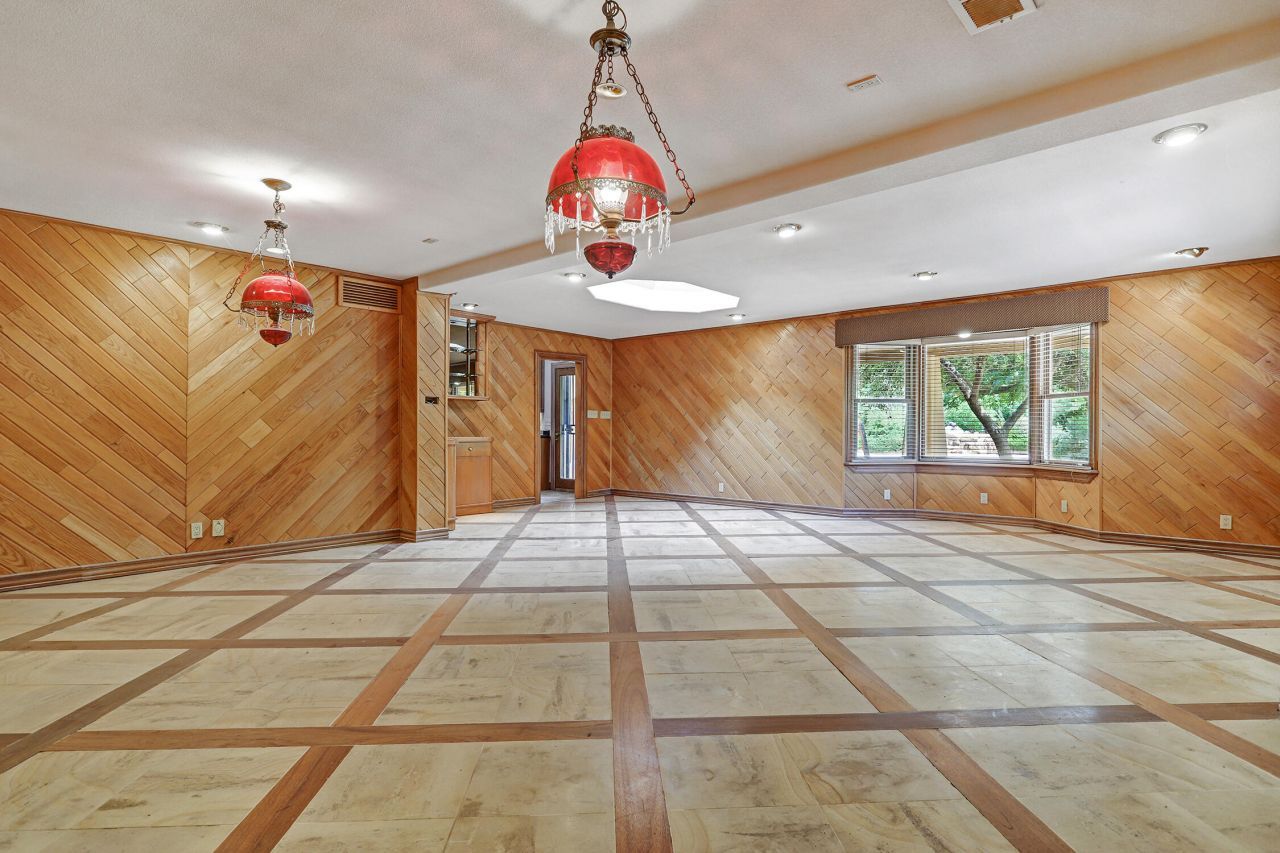 Los Ranchos, New Mexico, 87107, United States, 5 Bedrooms Bedrooms, ,5 BathroomsBathrooms,Residential,For Sale,1900994
