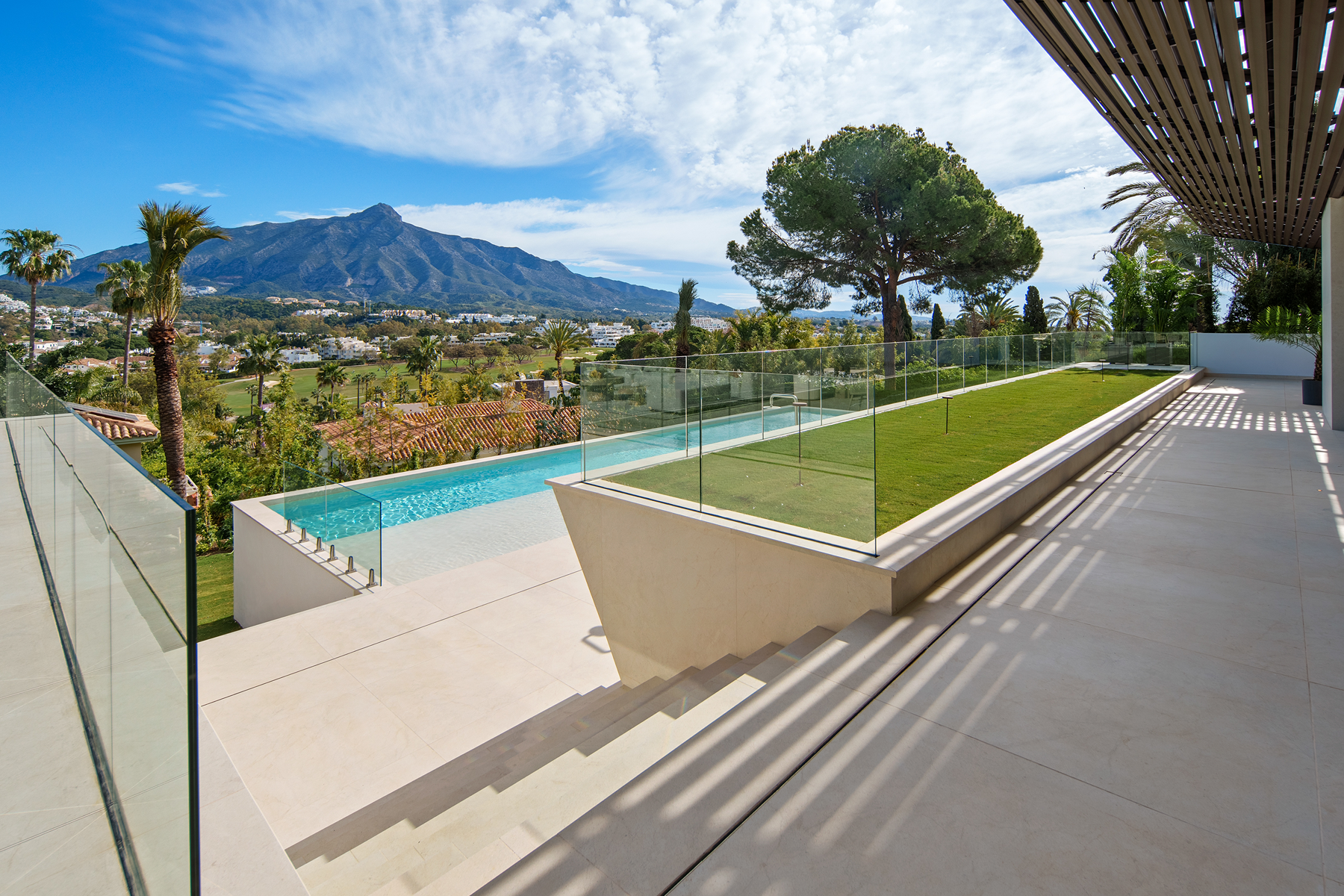  Stunning Contemporary Villa in The Golf Valley - 物件實景
