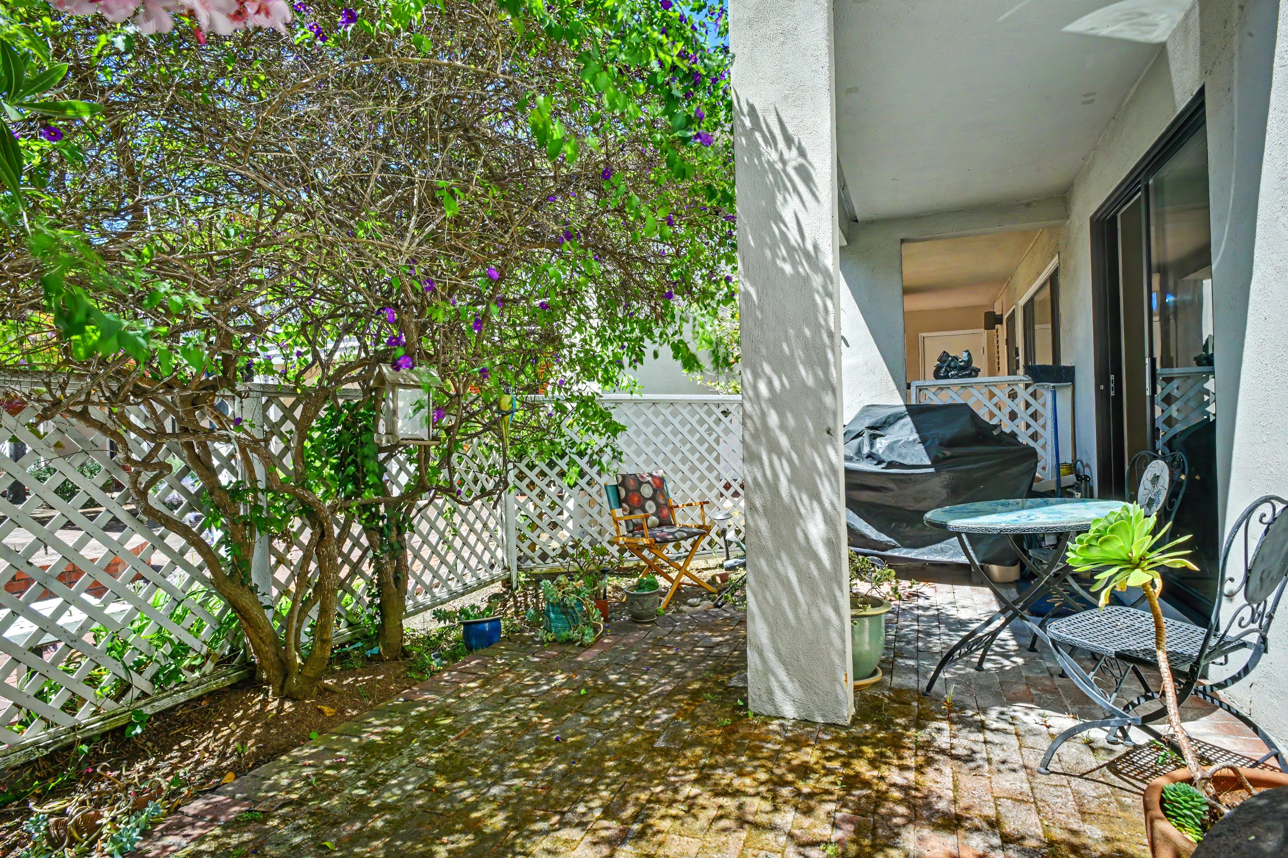 Ground-Level Garden Condo - 物件實景