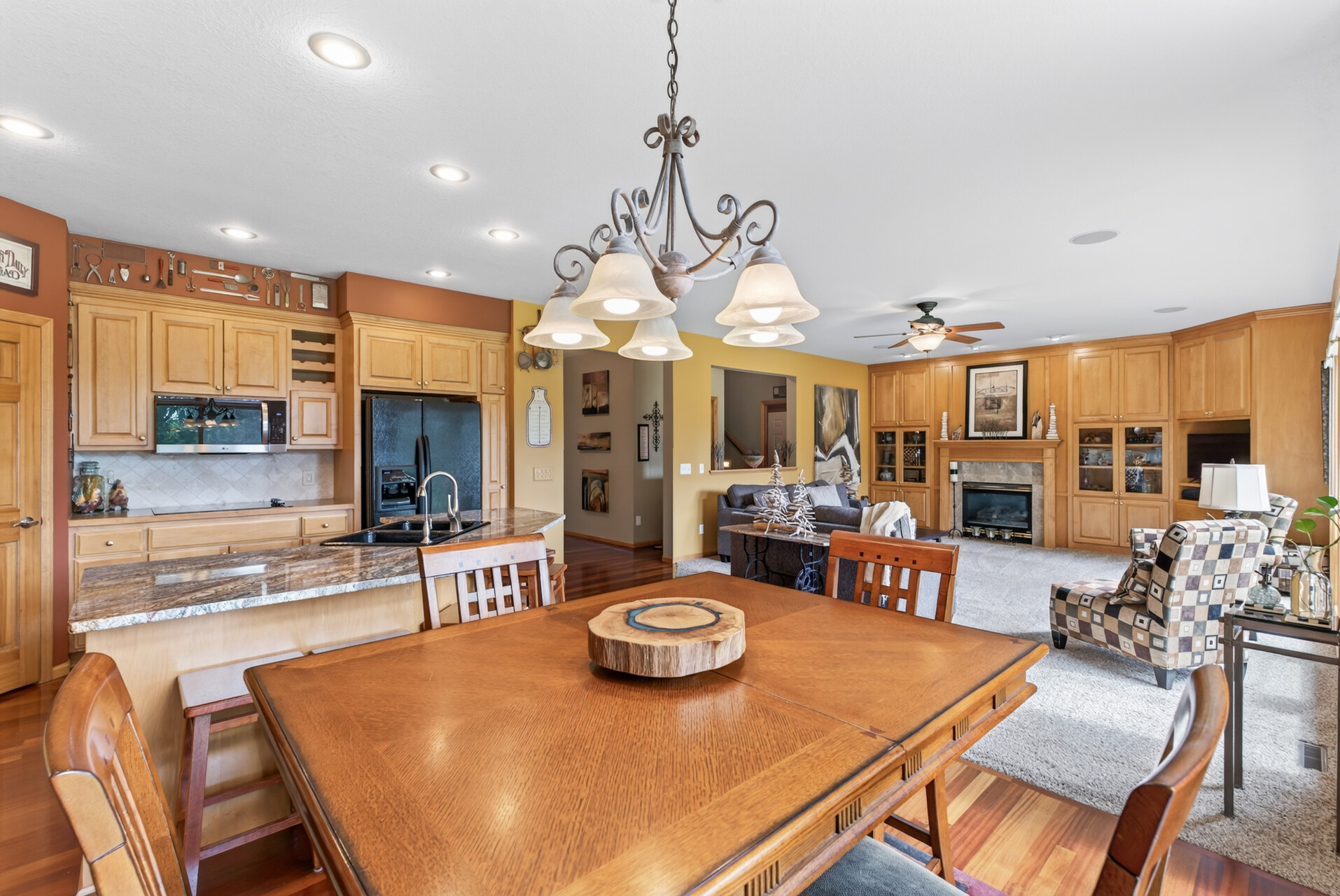  Elegant Fox Ridge Retreat with Exceptional Entertaining Spaces - 物件實景