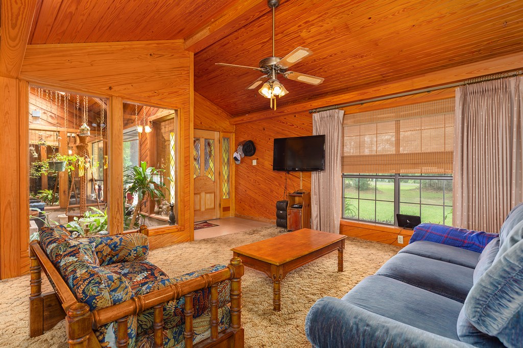 Pineland, Texas, 75968, United States, 4 Bedrooms Bedrooms, ,5 BathroomsBathrooms,Residential,For Sale,1983137