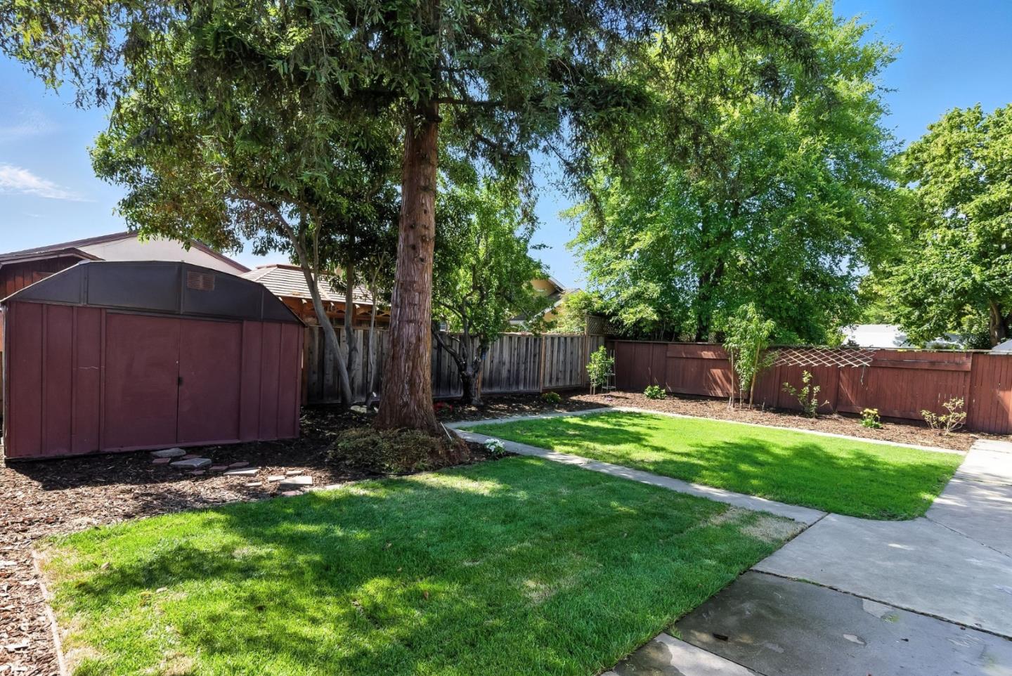 Redwood City, California, 94063, United States, 2 Bedrooms Bedrooms, ,1 BathroomBathrooms,Residential,For Sale,1885449