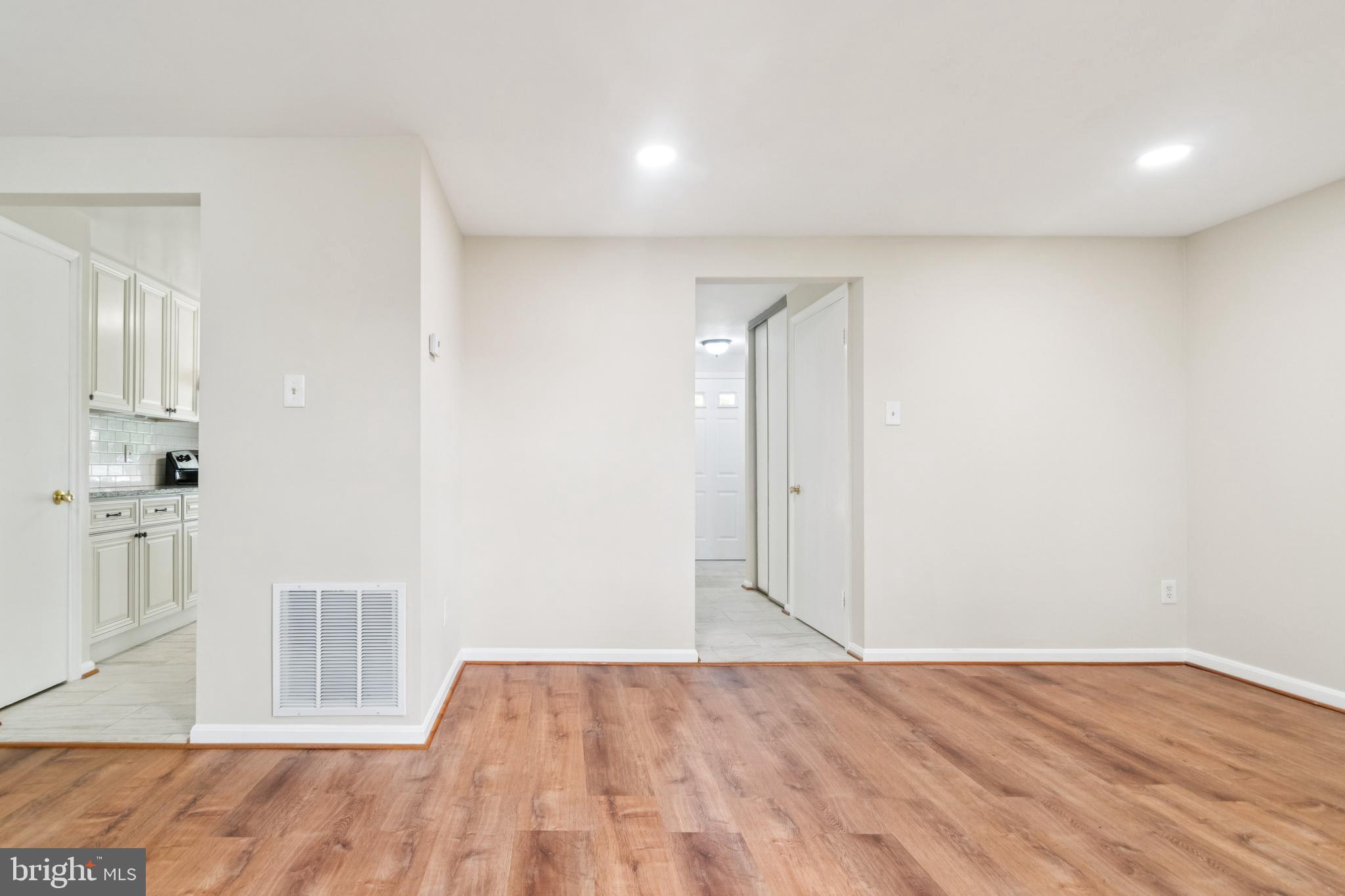 Gaithersburg, Maryland, 20878, United States, 3 Bedrooms Bedrooms, ,3 BathroomsBathrooms,Residential,For Sale,1889859