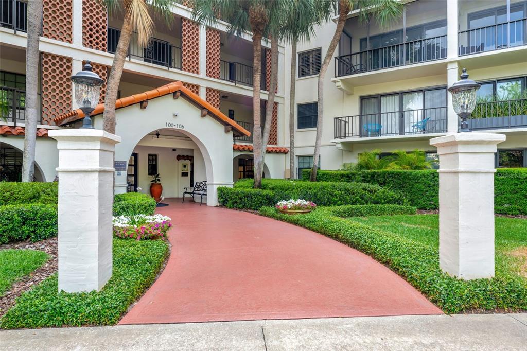 Winter Park, Florida, 32789, United States, 2 Bedrooms Bedrooms, ,1 BathroomBathrooms,Residential,For Sale,1794385