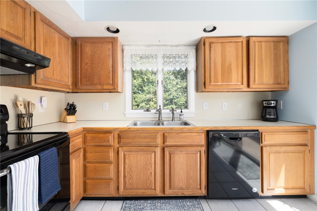 North Kingstown, Rhode Island, 02874, United States, 3 Bedrooms Bedrooms, ,2 BathroomsBathrooms,Residential,For Sale,1906008