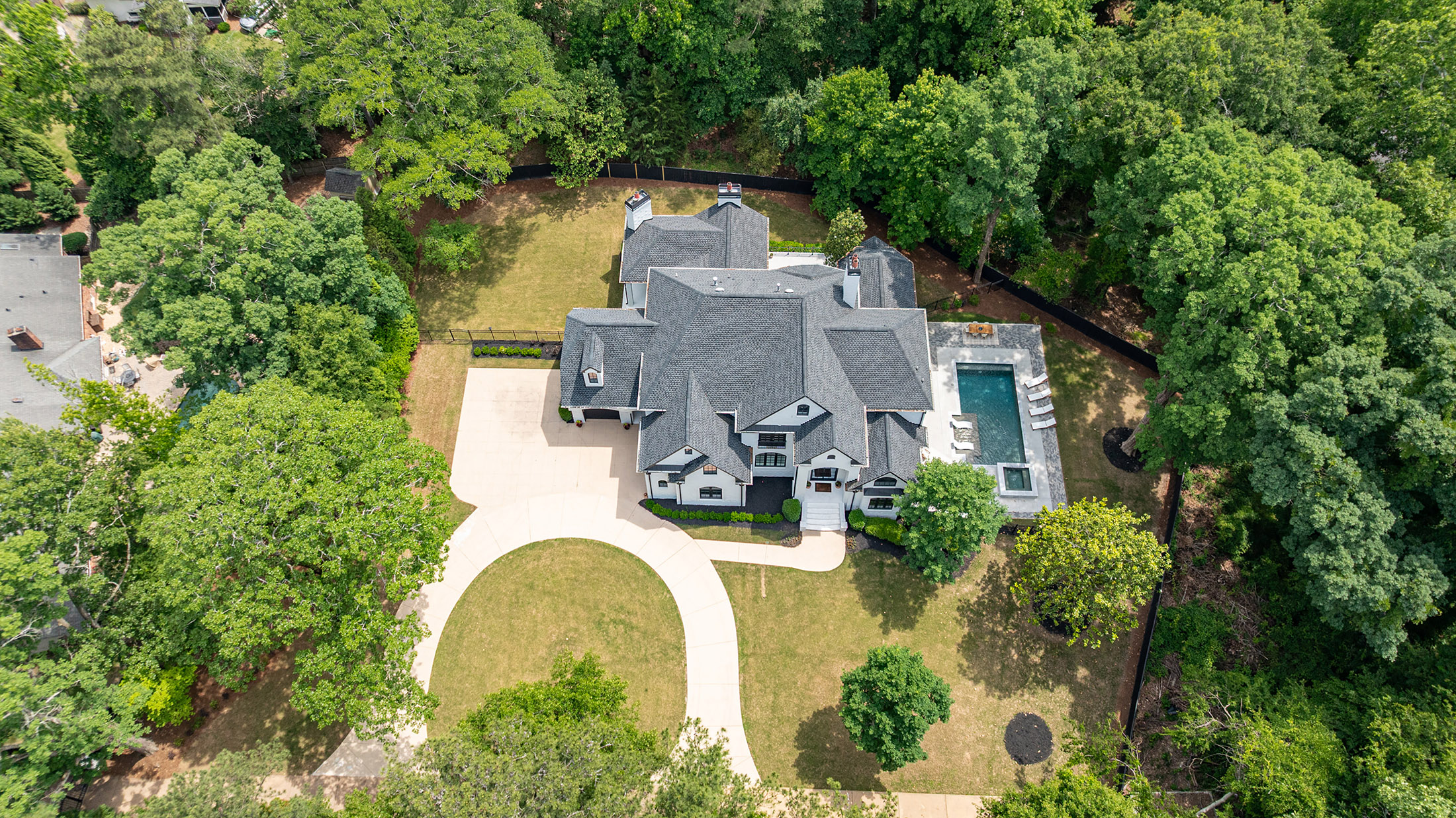  Exceptional Estate Combines Modern Luxury and Timeless Elegance - 物件實景