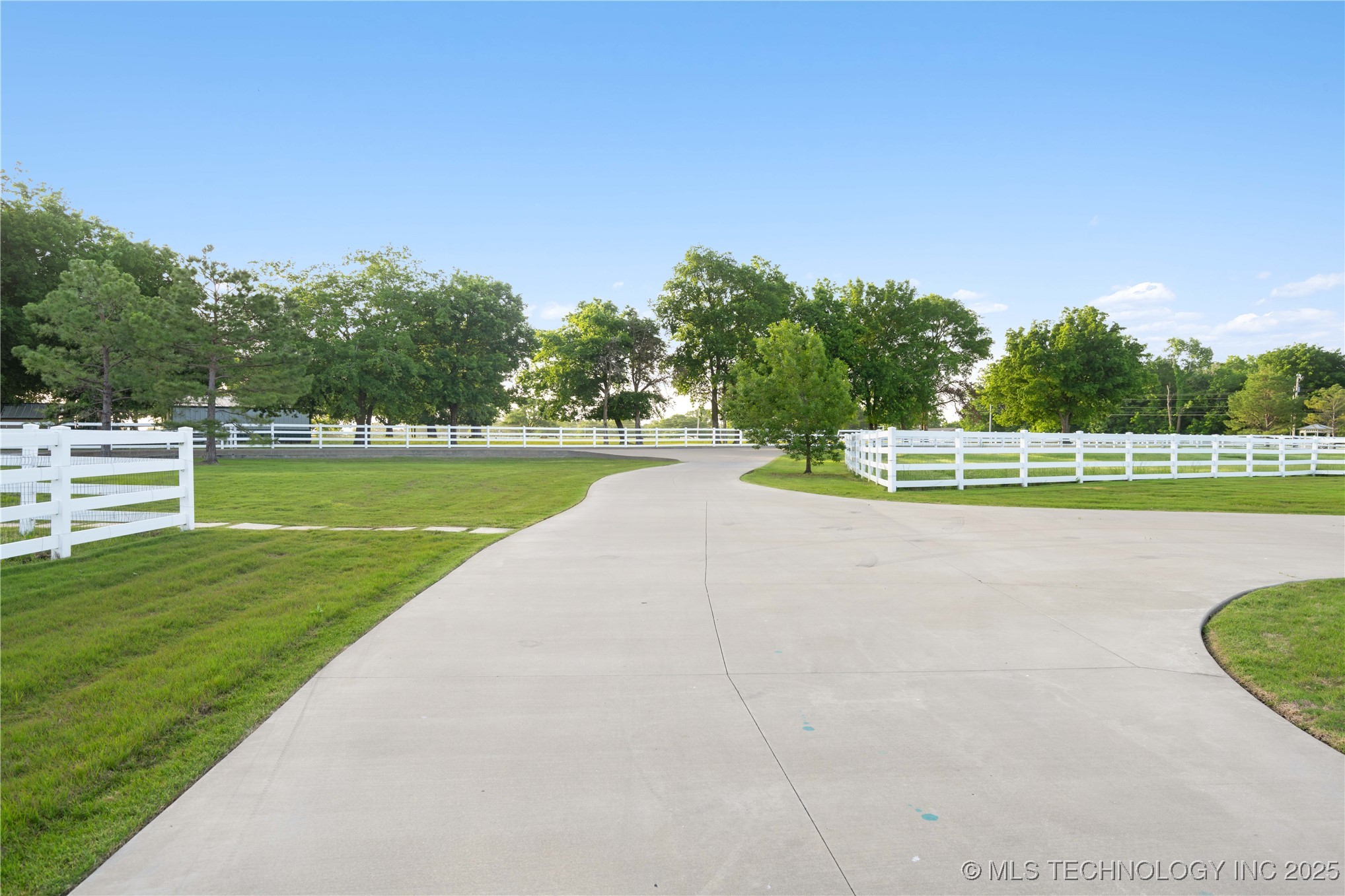 Bixby, Oklahoma, 74008, United States, 4 Bedrooms Bedrooms, ,5 BathroomsBathrooms,Residential,For Sale,1837310