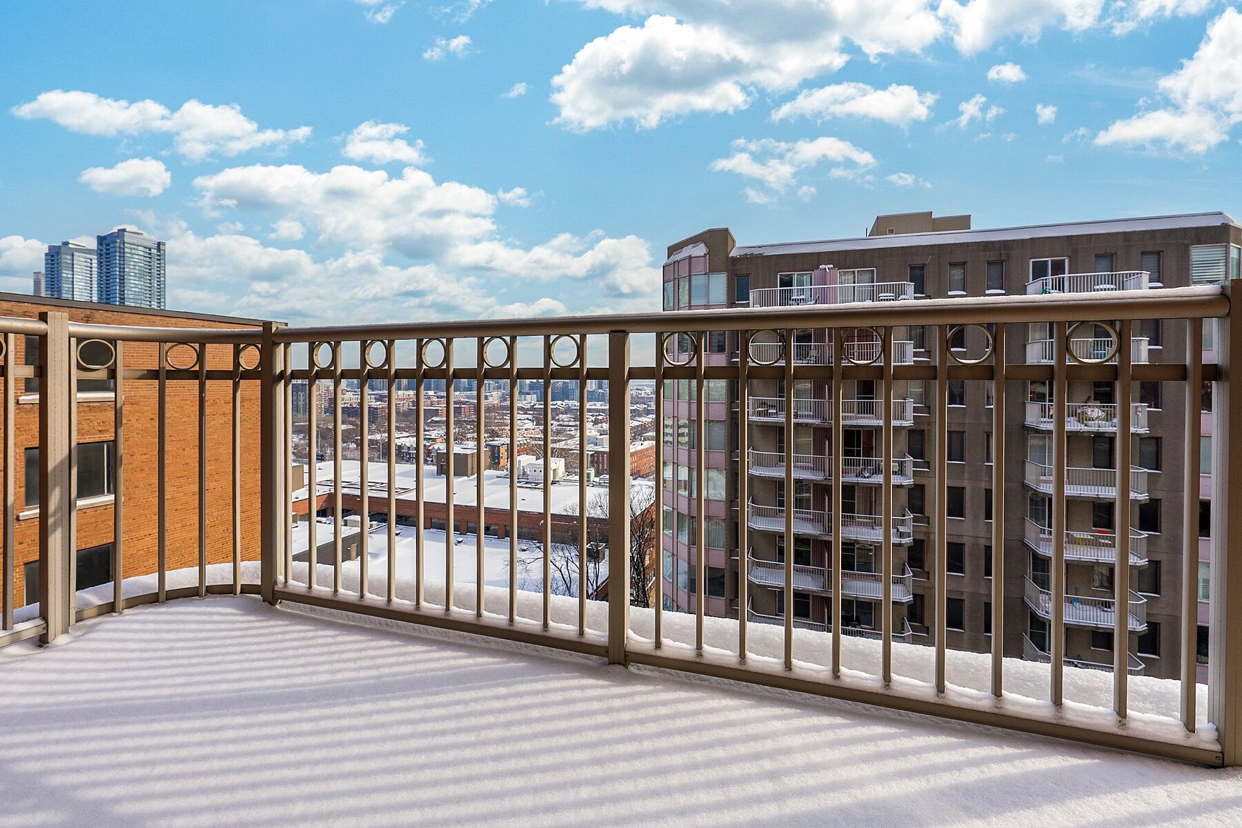  Luxurious Expansive Condo - 物件實景