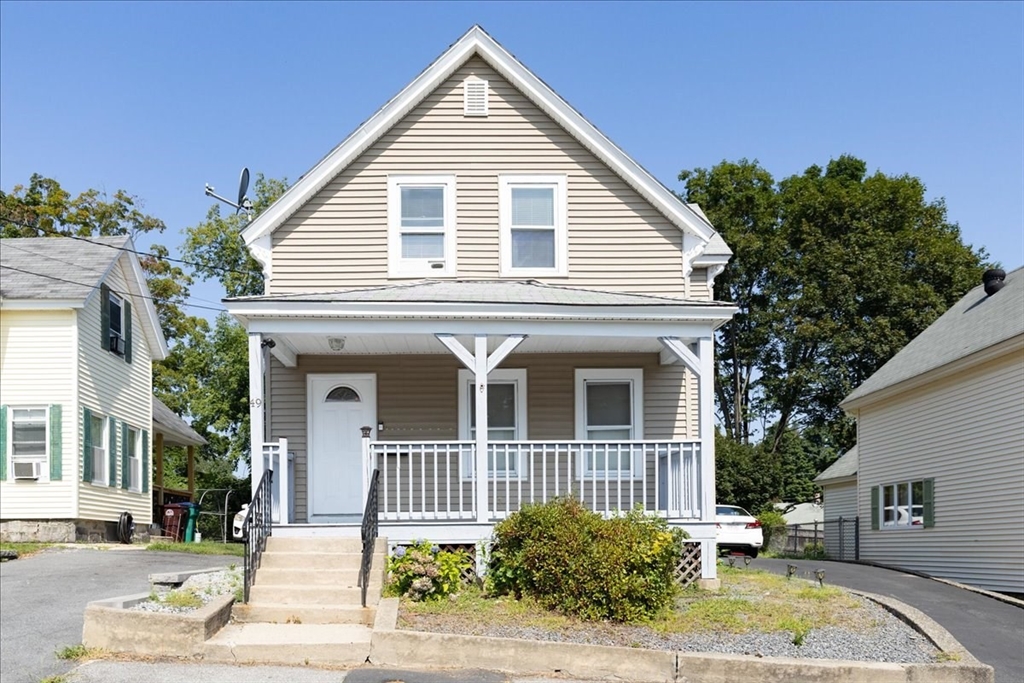 Lowell, Massachusetts, 01854, United States, 3 Bedrooms Bedrooms, ,2 BathroomsBathrooms,Residential,For Sale,1918371