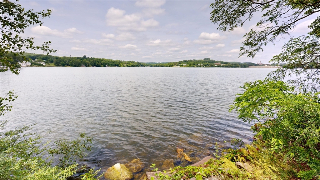 Worcester, Massachusetts, 01606, United States, 2 Bedrooms Bedrooms, ,2 BathroomsBathrooms,Residential,For Sale,1876220