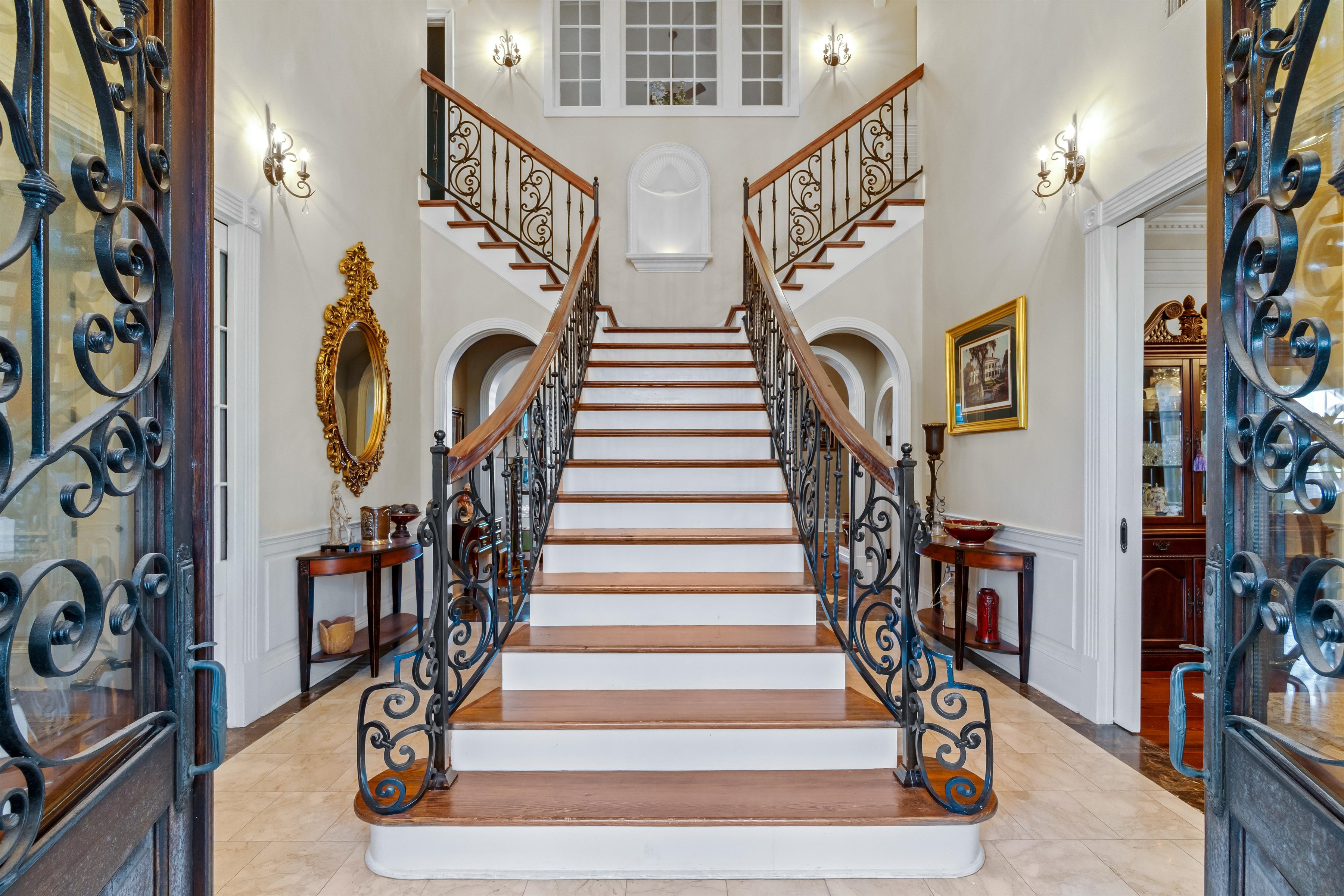 Baton Rouge, Louisiana, 70810, United States, 5 Bedrooms Bedrooms, ,6 BathroomsBathrooms,Residential,For Sale,2002046