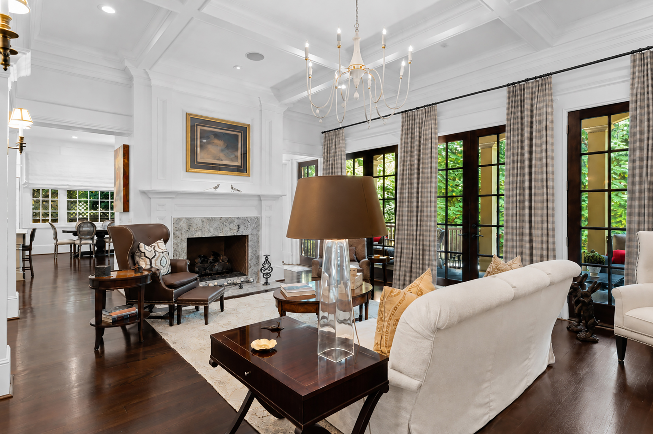  Sophisticated Newer Custom-built Home in Desirable Garden Hills - 物件實景