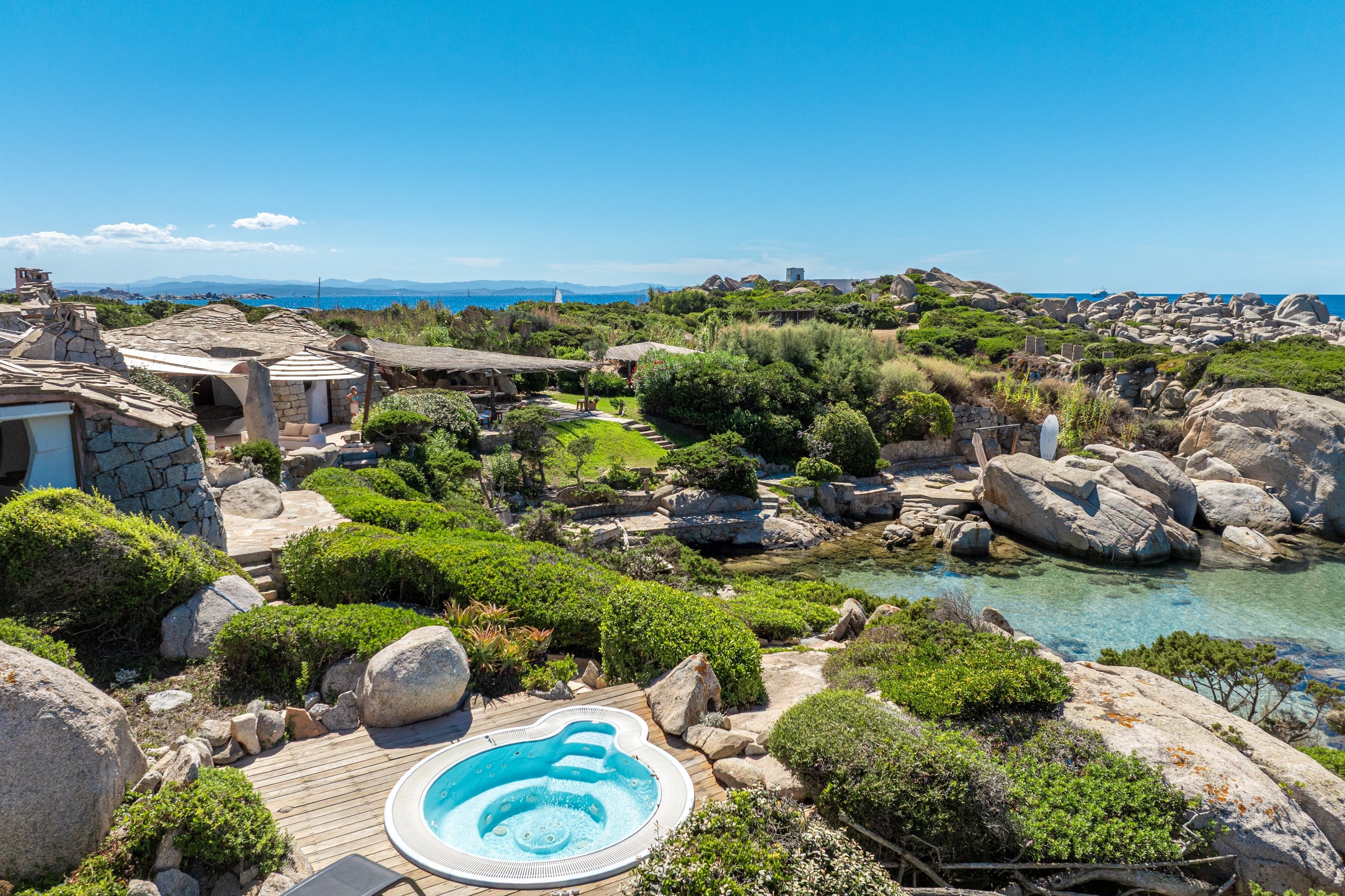  SALE : Waterfront property - Private cove - Architect Savin Couelle - Ile de Ca… - 物件實景