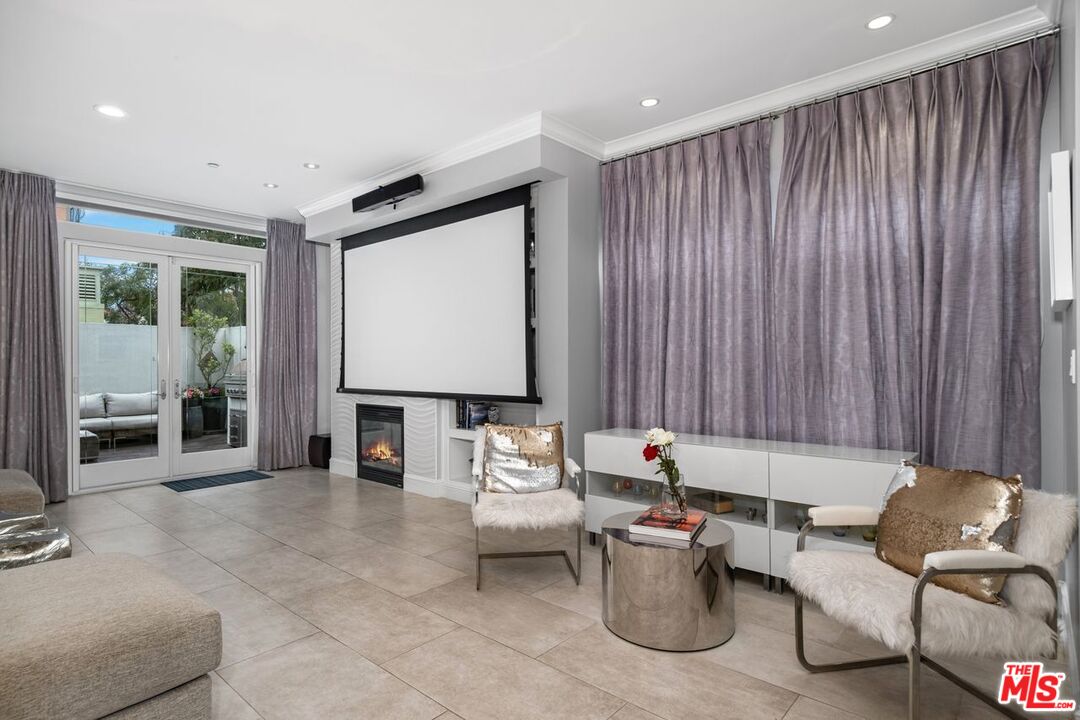 Los Angeles, California, 90094, United States, 3 Bedrooms Bedrooms, ,4 BathroomsBathrooms,Residential,For Sale,1947041