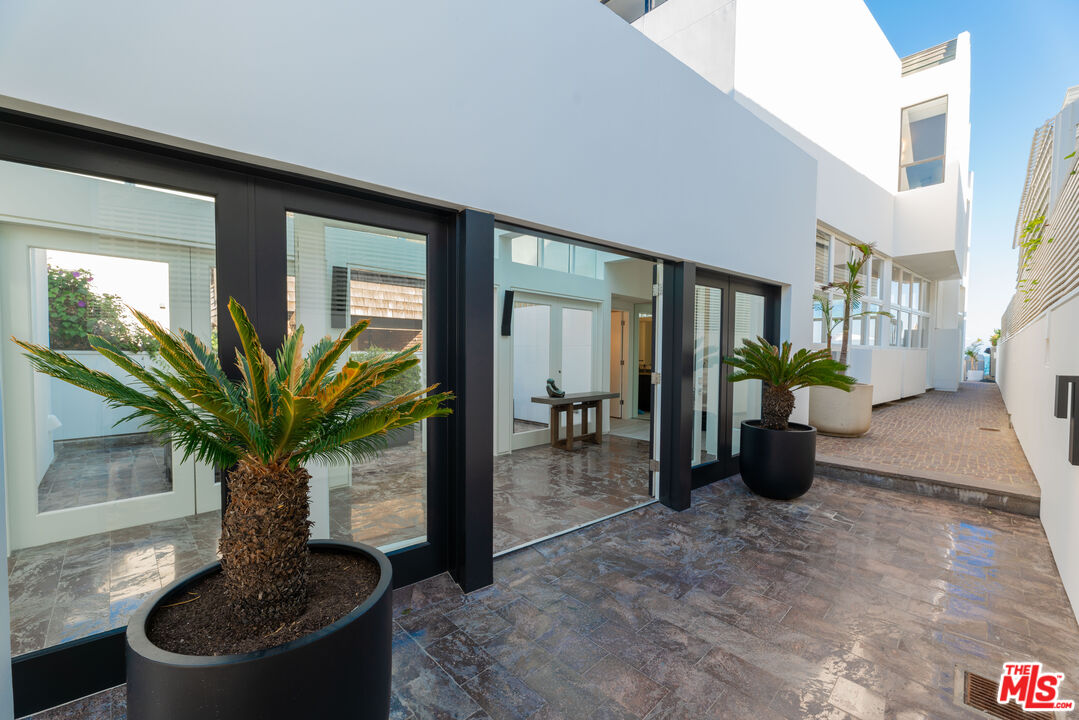Malibu, California, 90265, United States, 4 Bedrooms Bedrooms, ,6 BathroomsBathrooms,Residential,For Sale,1912115