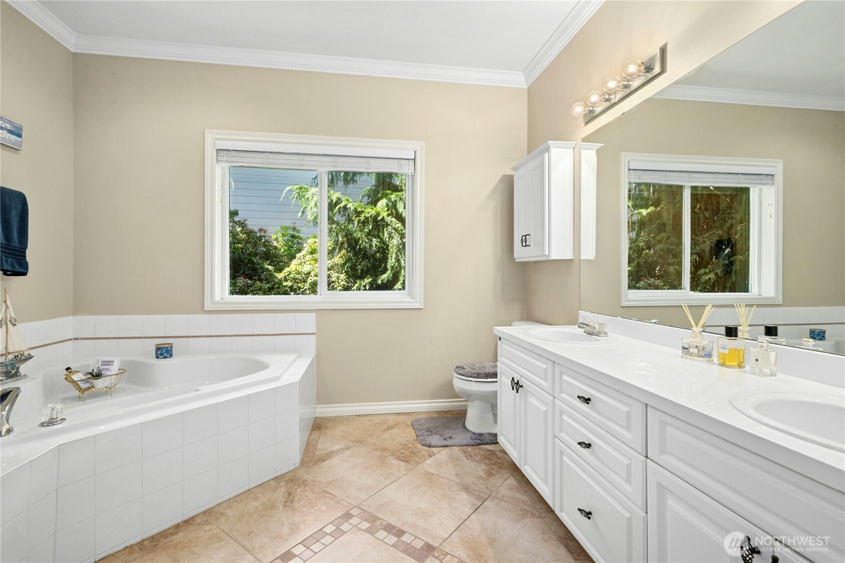 Newcastle, Washington, 98056, United States, 3 Bedrooms Bedrooms, ,3 BathroomsBathrooms,Residential,For Sale,1839033