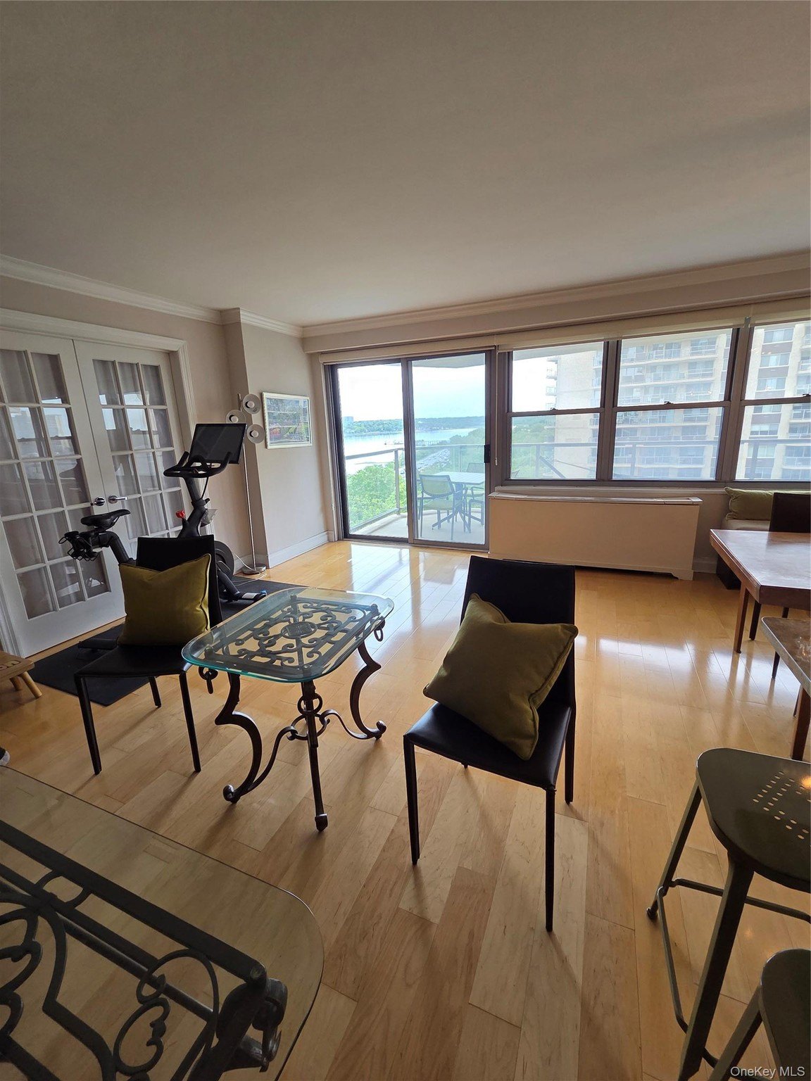 Bayside, New York, 11360, United States, 3 Bedrooms Bedrooms, ,2 BathroomsBathrooms,Residential,For Sale,2048050