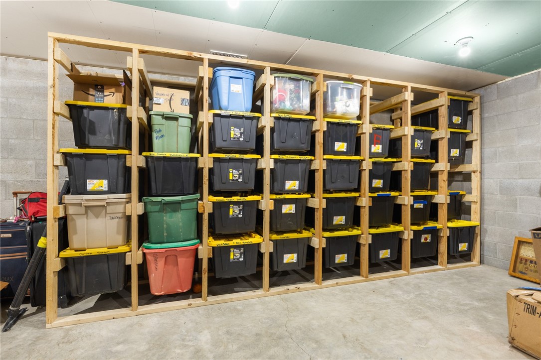 Yellville, Arkansas, 72687, United States, 2 Bedrooms Bedrooms, ,3 BathroomsBathrooms,Residential,For Sale,1970032