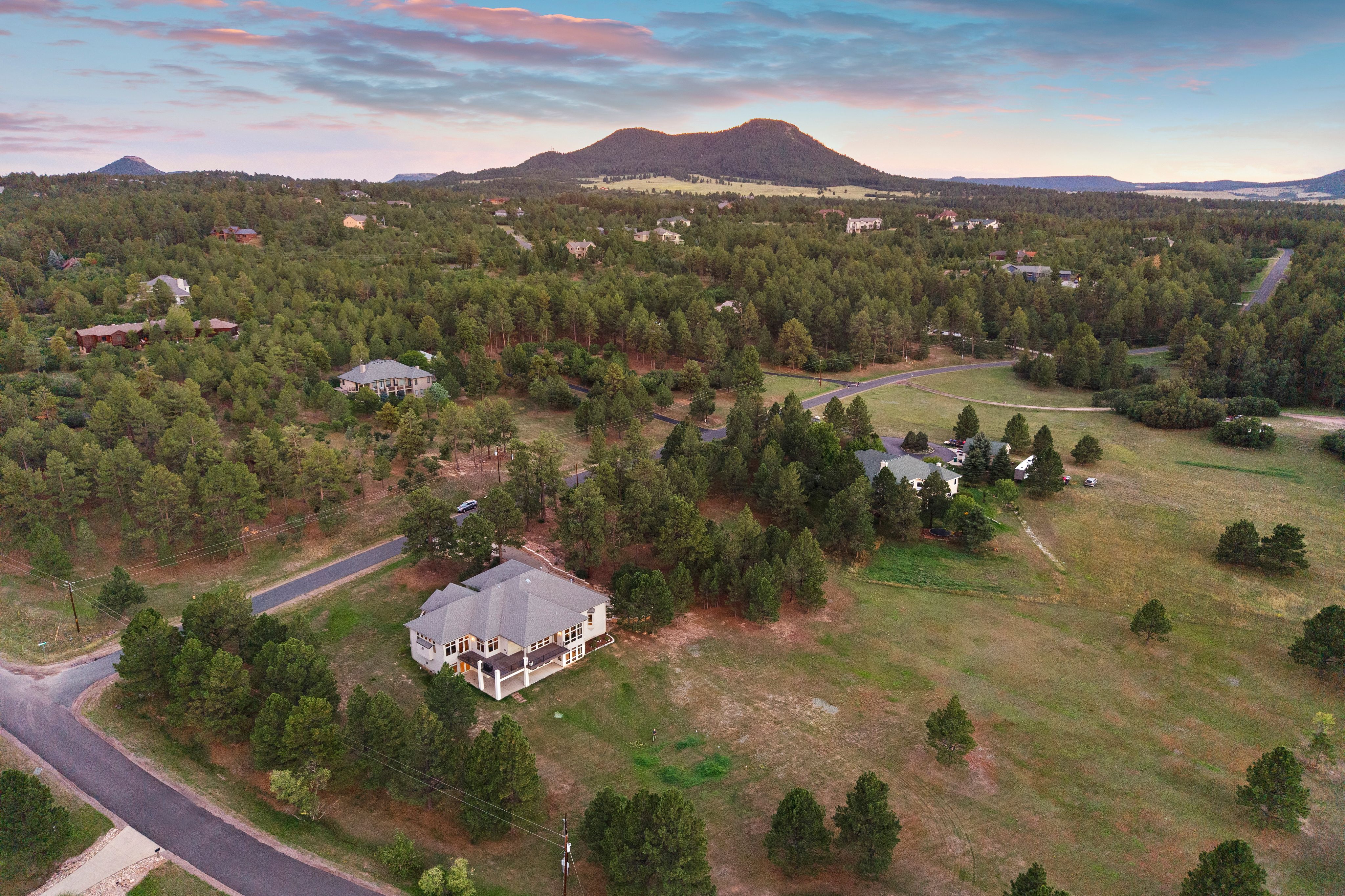  Set on over 4 acres in Perry Park East - 物件實景