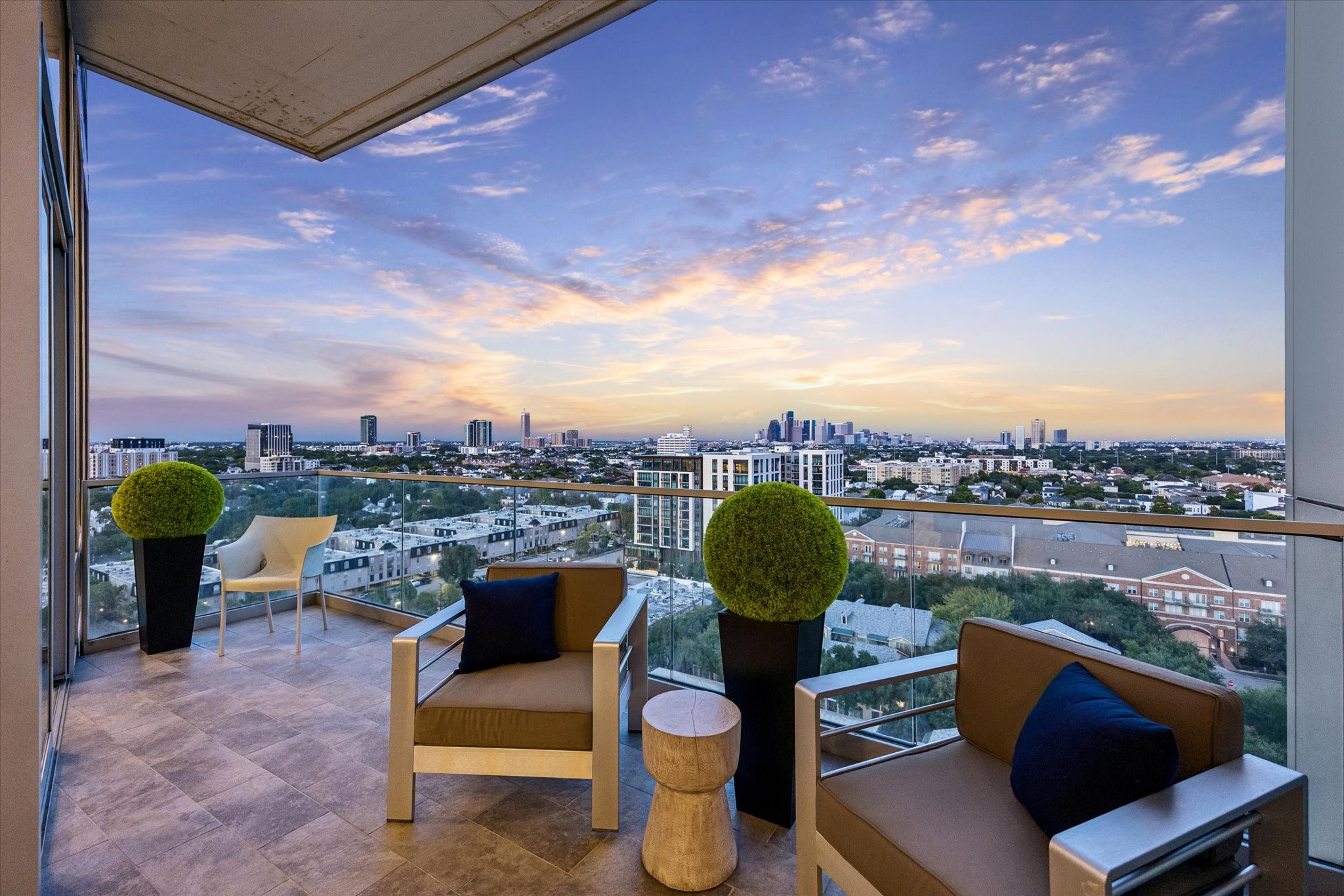  2727 Kirby Drive #13E - 物件實景