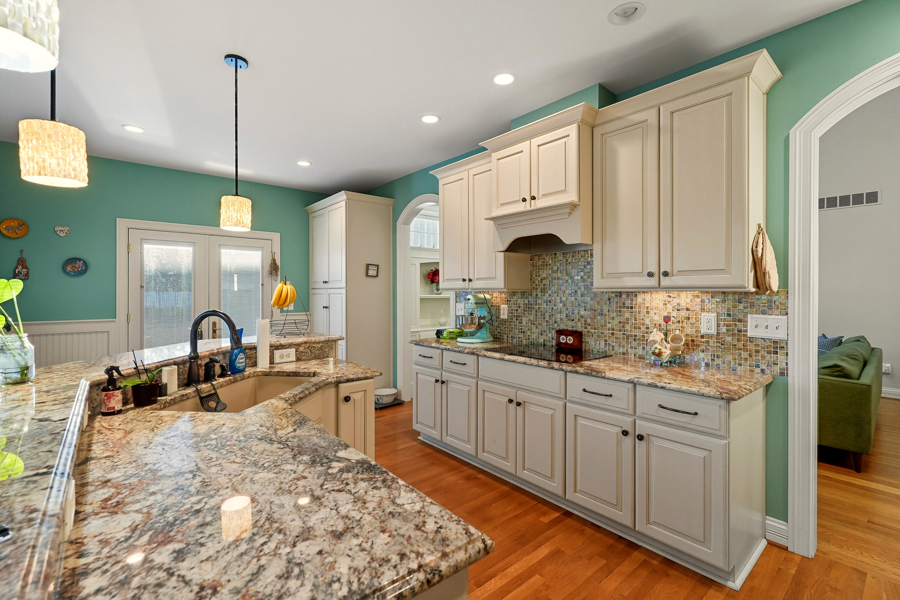 Louisville, Kentucky, 40220, United States, 3 Bedrooms Bedrooms, ,4 BathroomsBathrooms,Residential,For Sale,1979535