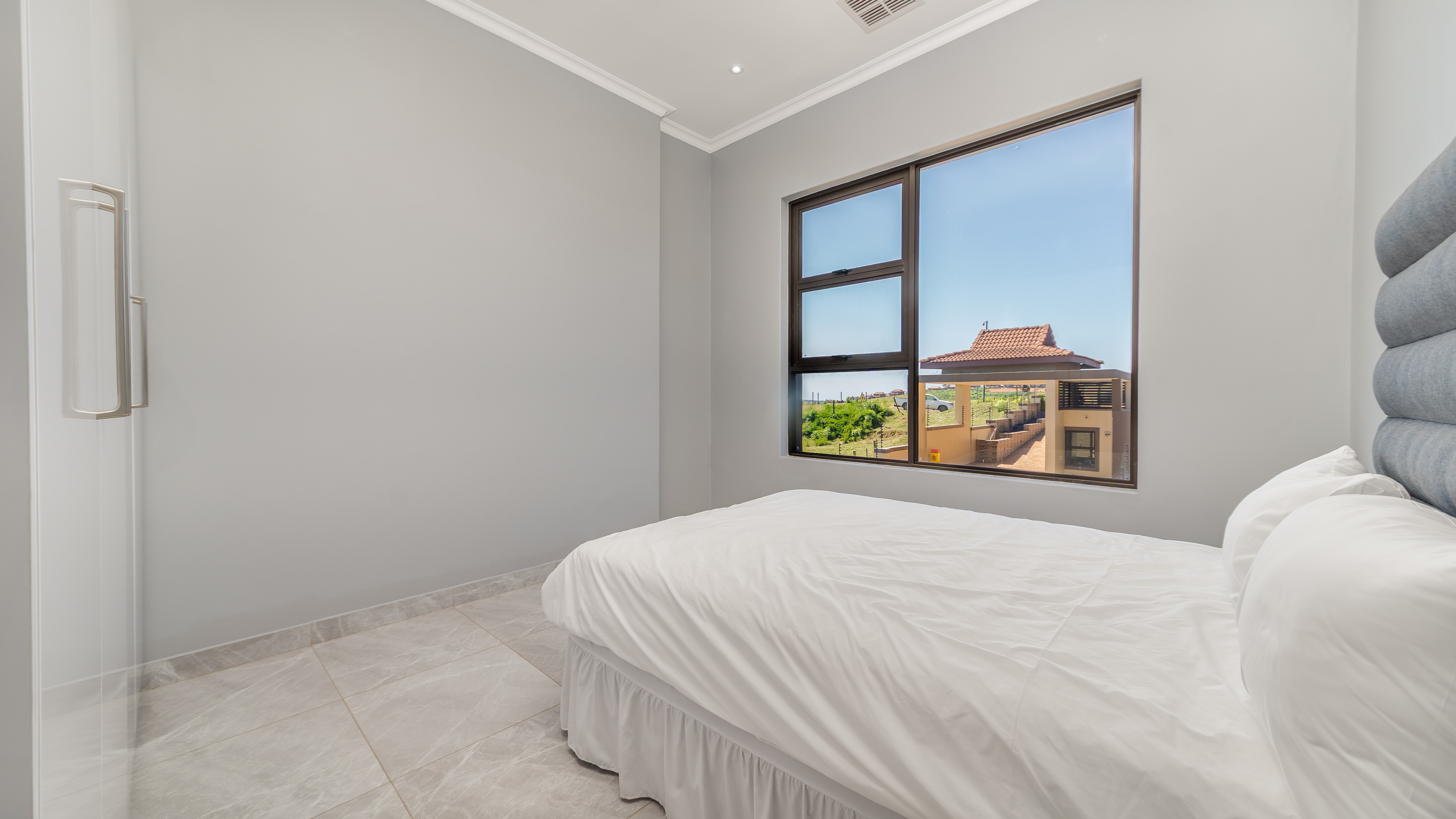  Three-Storey Contemporary Townhouse Bordering a Protected Coastal Forest - 物件實景