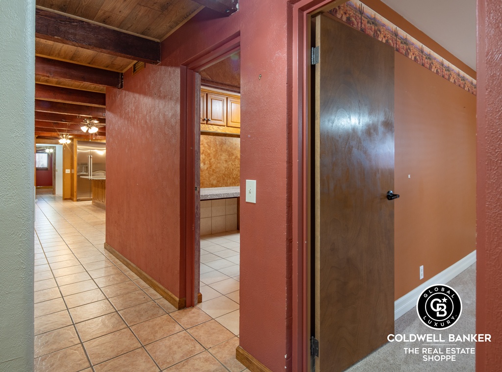 Garden City, Kansas, 67846, United States, 4 Bedrooms Bedrooms, ,Residential,For Sale,2003039