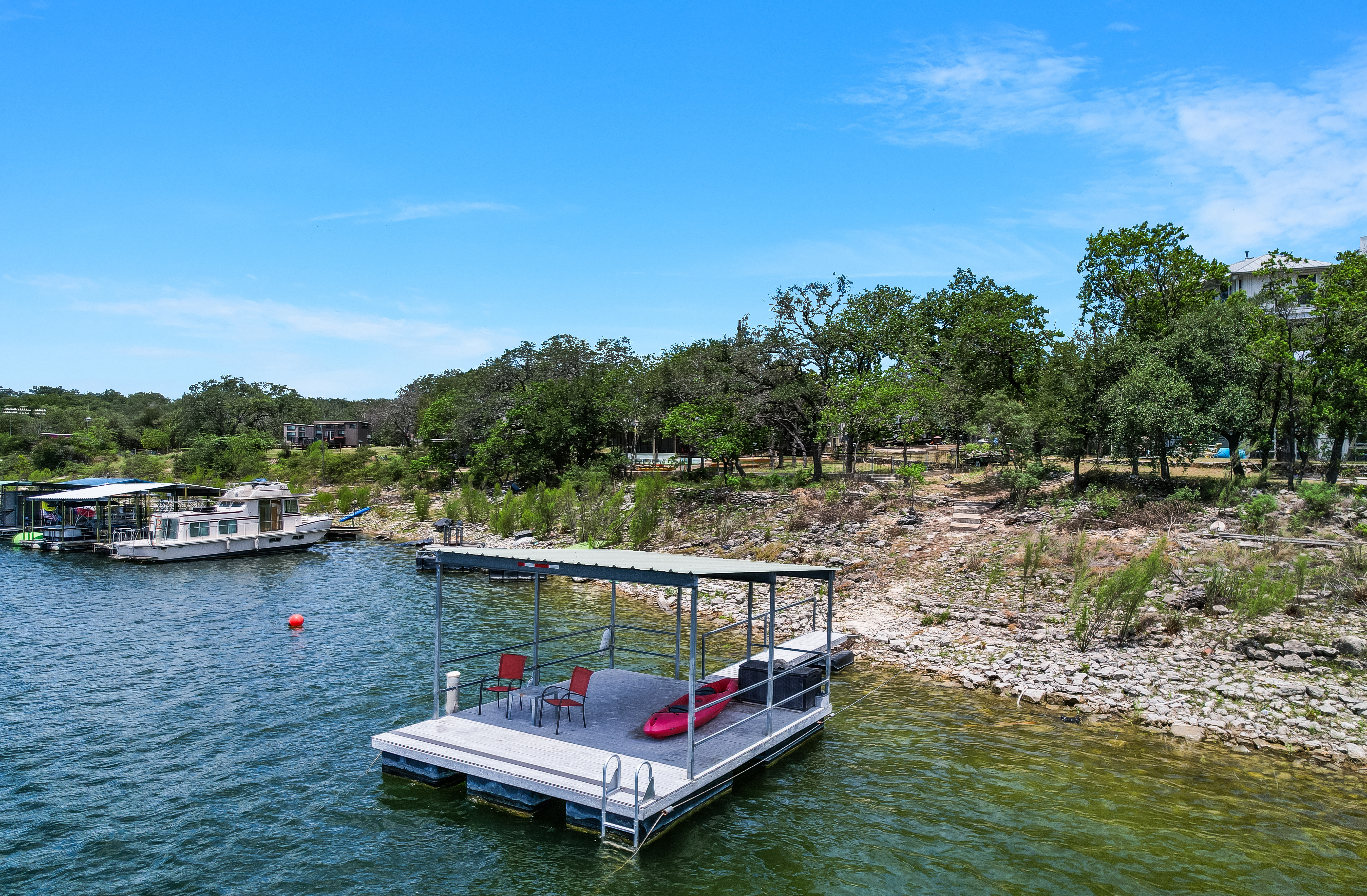  JUST LISTED - Charming lakefront retreat on Lake Travis - 物件實景
