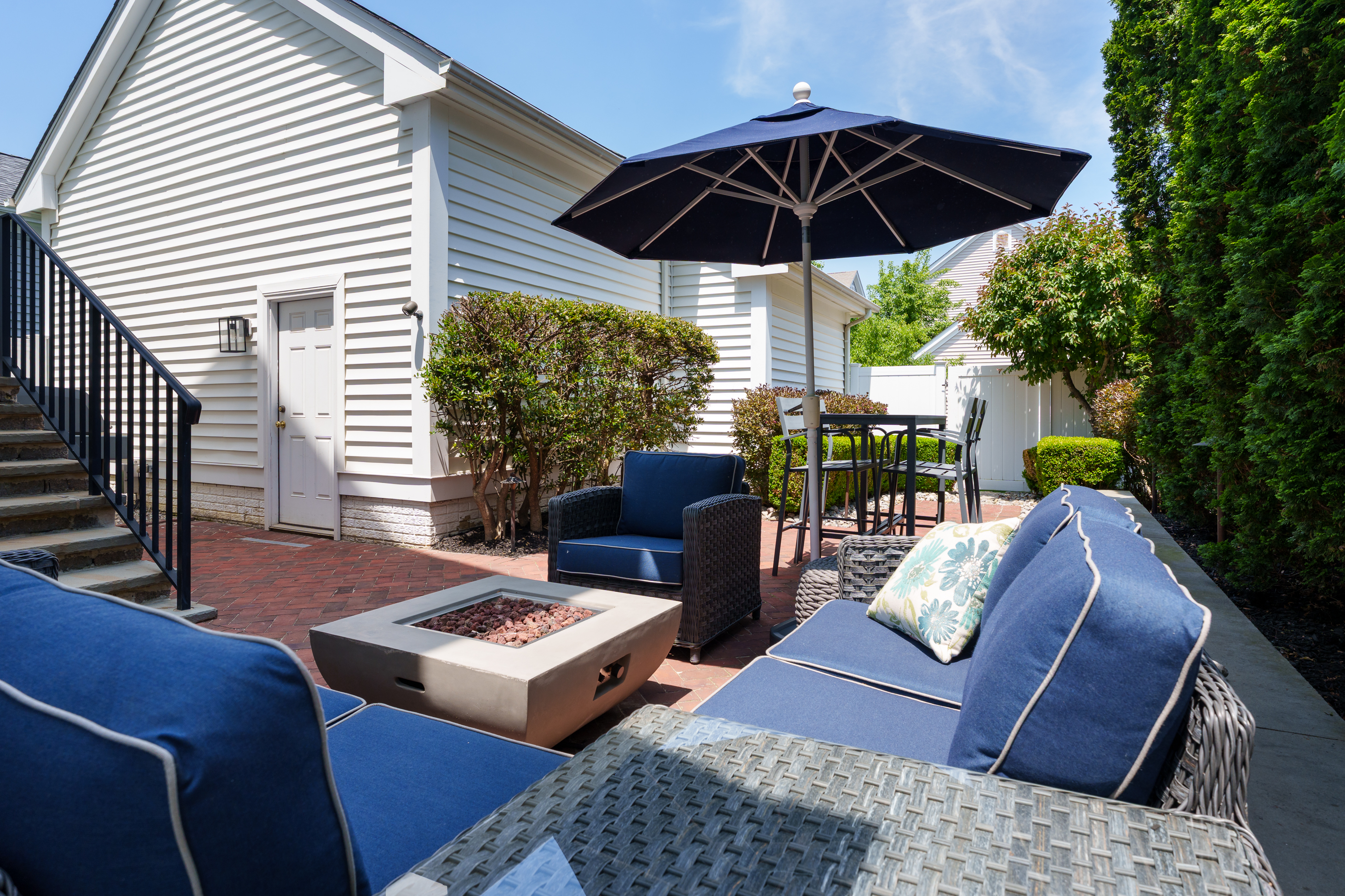  Turn-Key Town Center Home on a Picture-Perfect Lot - 物件實景
