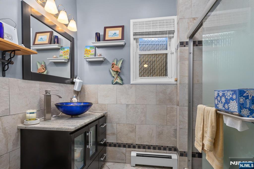 Lyndhurst, New Jersey, 07071, United States, 3 Bedrooms Bedrooms, ,2 BathroomsBathrooms,Residential,For Sale,1945012