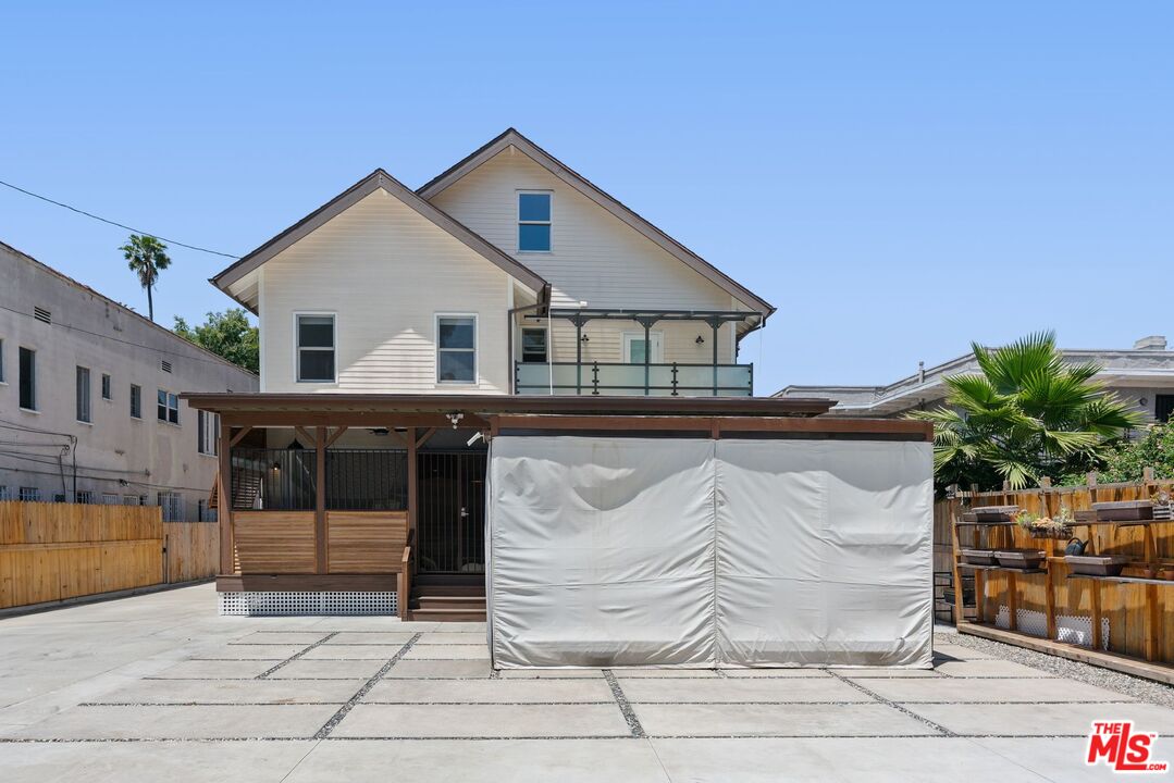 Los Angeles, California, 90006, United States, 7 Bedrooms Bedrooms, ,6 BathroomsBathrooms,Residential,For Sale,1848318