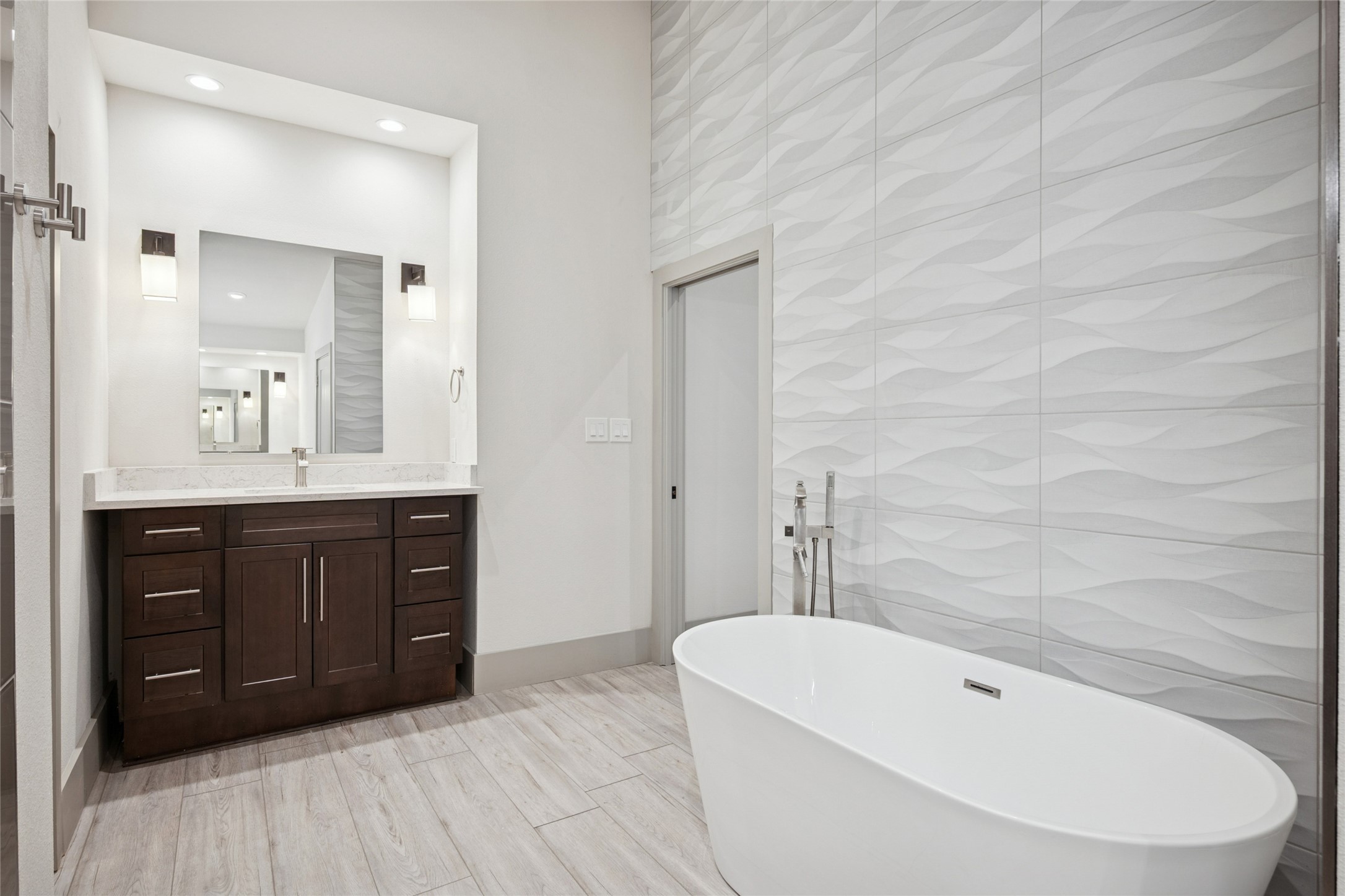 Highland Village, Texas, 75077, United States, 4 Bedrooms Bedrooms, ,3 BathroomsBathrooms,Residential,For Sale,1989492