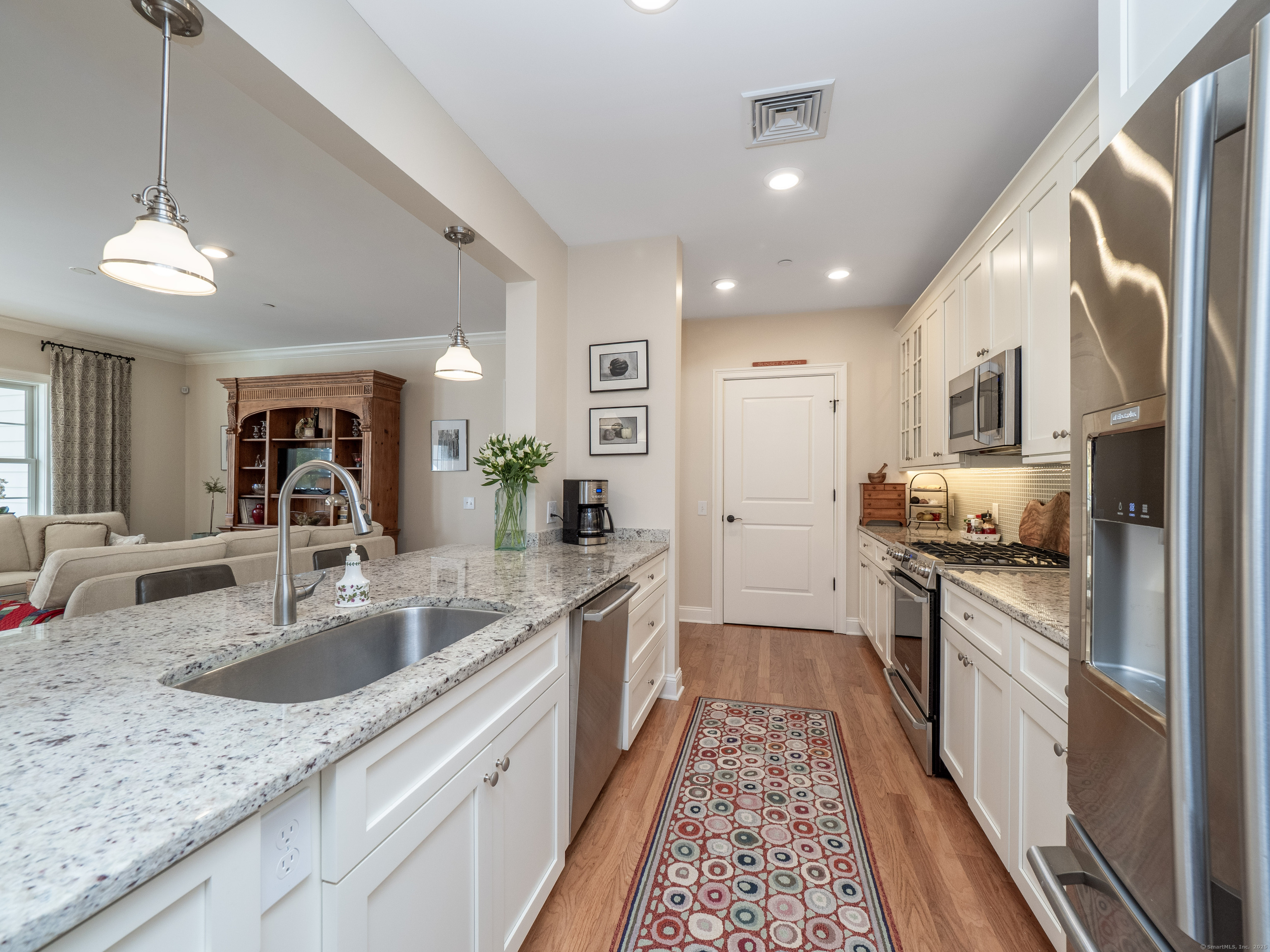 Ridgefield, Connecticut, 06877, United States, 2 Bedrooms Bedrooms, ,2 BathroomsBathrooms,Residential,For Sale,1989148