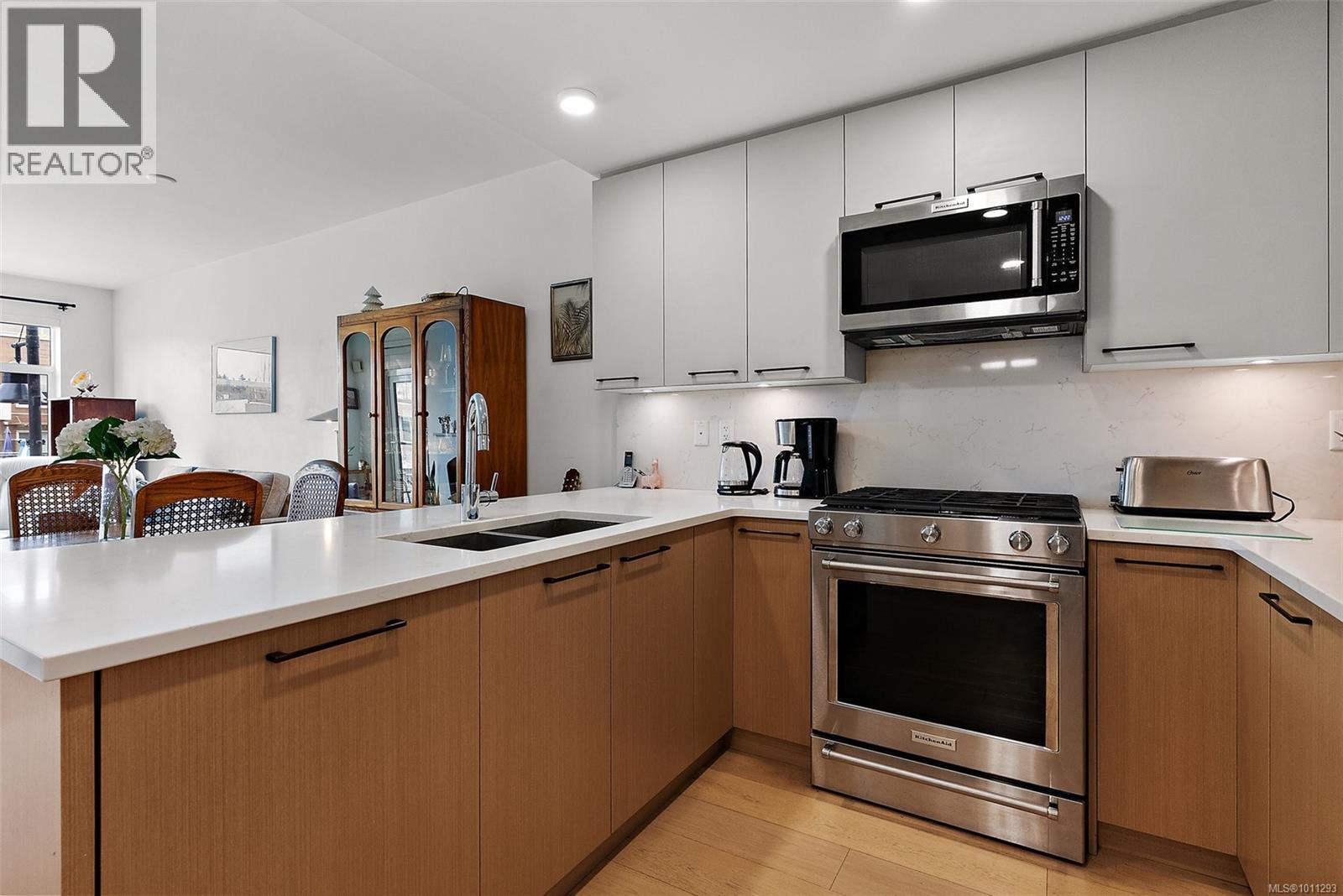 CENTRAL SAANICH, British Columbia, V8M 1P6, CA, 1 Bedroom Bedrooms, ,1 BathroomBathrooms,Residential,For Sale,1950231