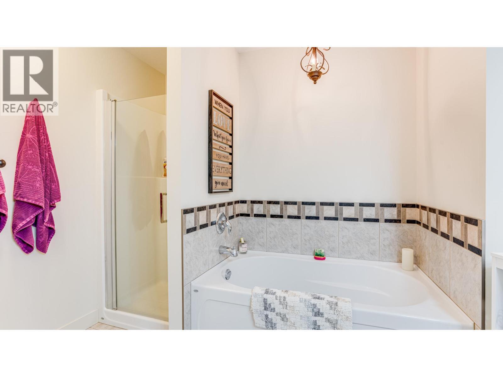 SALMON ARM, British Columbia, V1E 2B6, CA, 3 Bedrooms Bedrooms, ,2 BathroomsBathrooms,Residential,For Sale,1950686