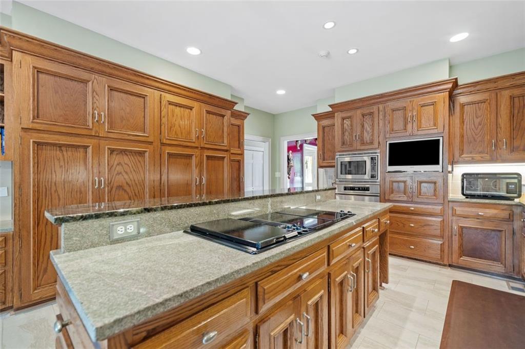 Marietta, Georgia, 30067, United States, 5 Bedrooms Bedrooms, ,5 BathroomsBathrooms,Residential,For Sale,1827290
