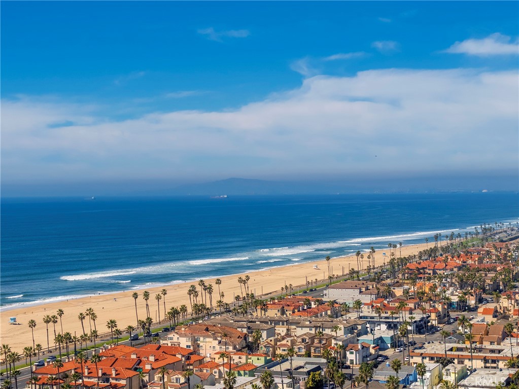 Huntington Beach, California, 92648, United States, 3 Bedrooms Bedrooms, ,4 BathroomsBathrooms,Residential,For Sale,1897780