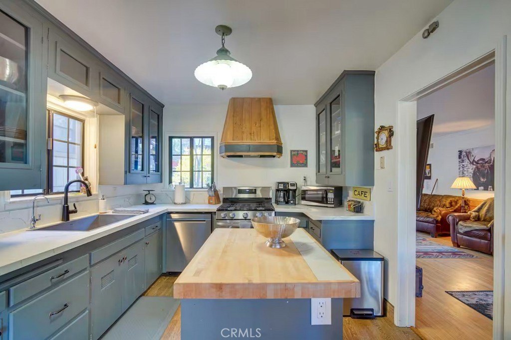 Big Bear Lake, California, 92315, United States, 4 Bedrooms Bedrooms, ,3 BathroomsBathrooms,Residential,For Sale,1982573