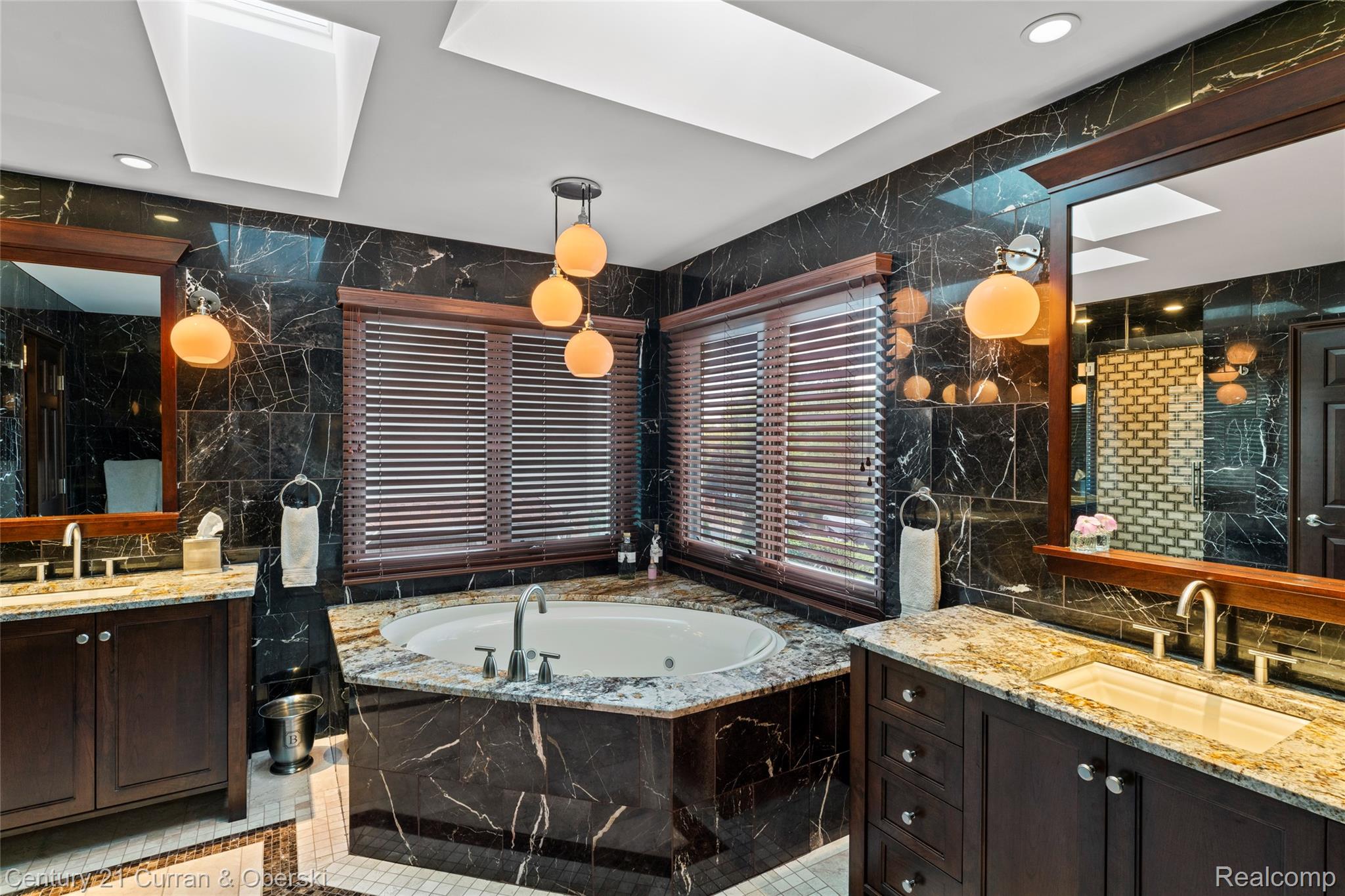 Commerce Charter Township, Michigan, 48382, United States, 4 Bedrooms Bedrooms, ,5 BathroomsBathrooms,Residential,For Sale,1974674